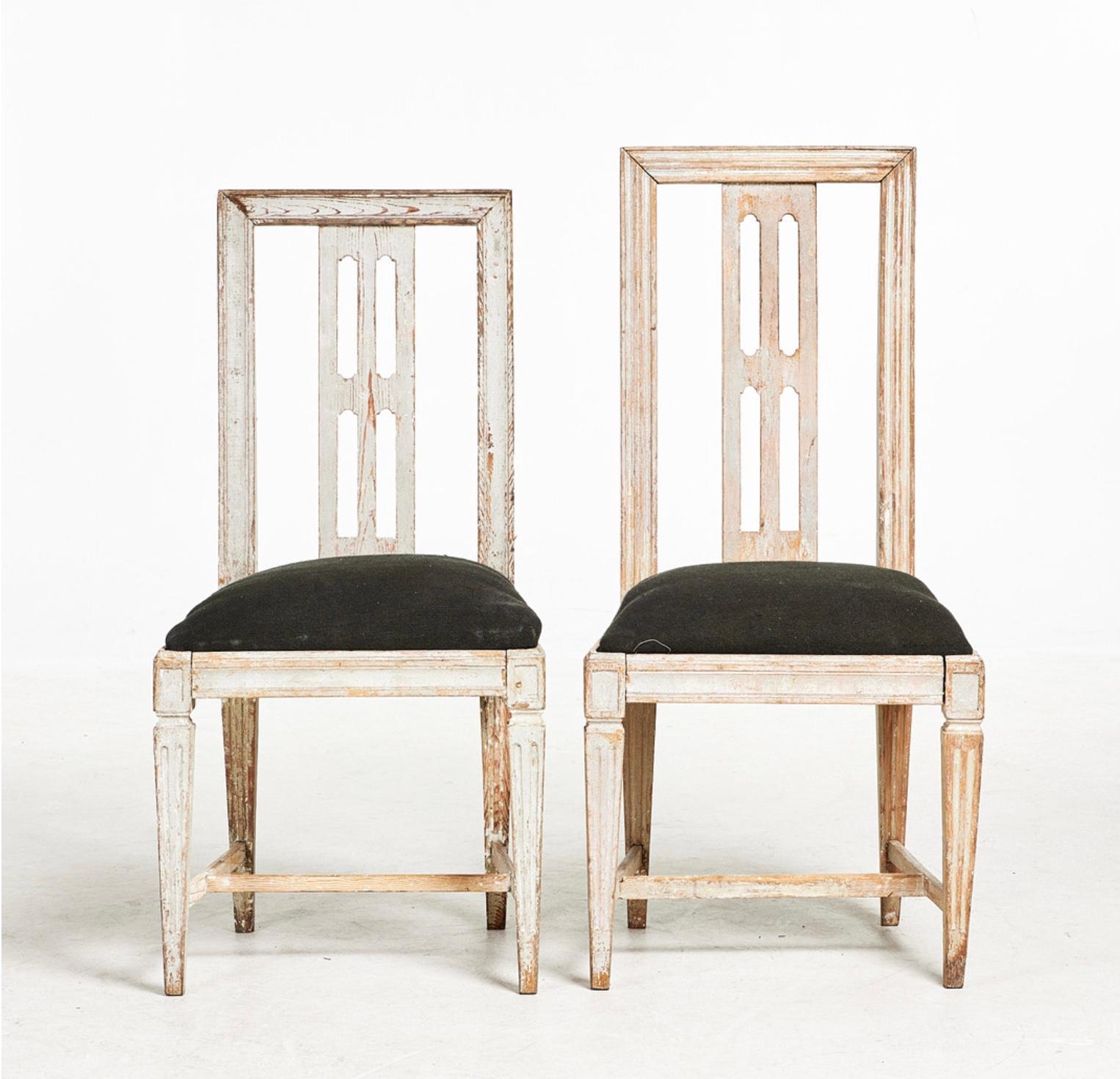 Hand-Painted 19th century Swedish Gustavian set of (4) painted dining chairs For Sale