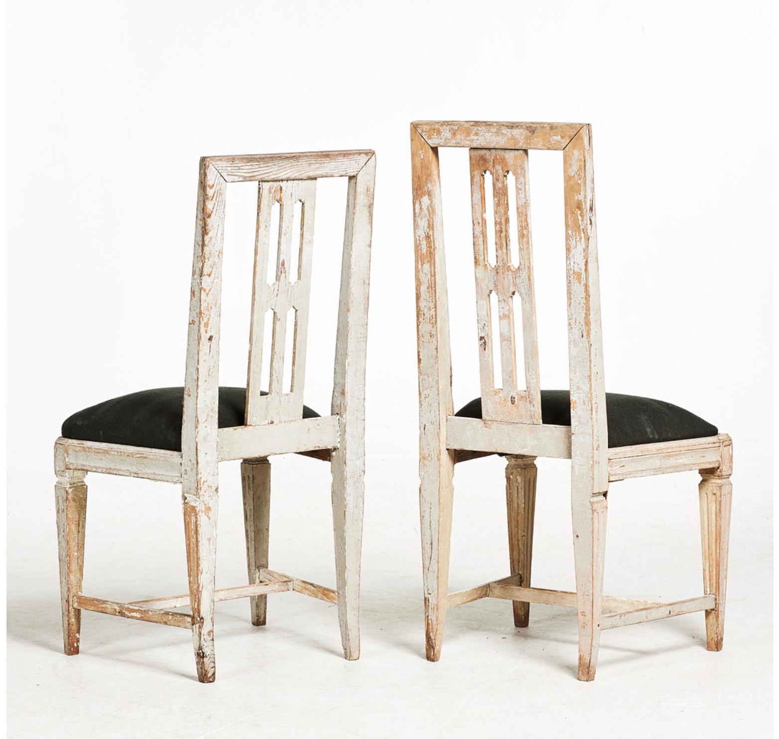 19th century Swedish Gustavian set of (4) painted dining chairs In Good Condition For Sale In London, GB
