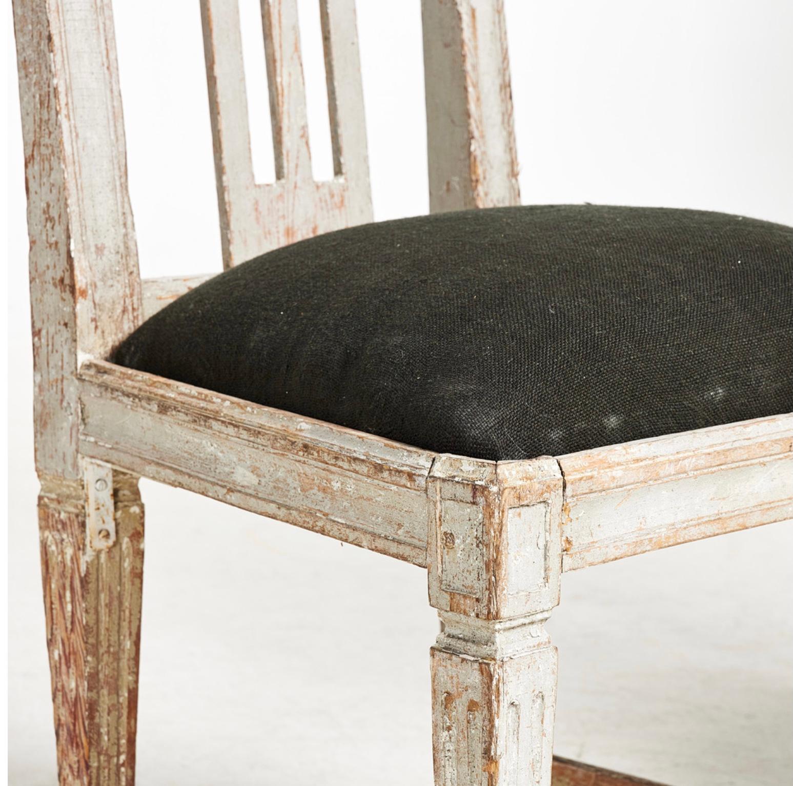 Early 19th Century 19th century Swedish Gustavian set of (4) painted dining chairs For Sale