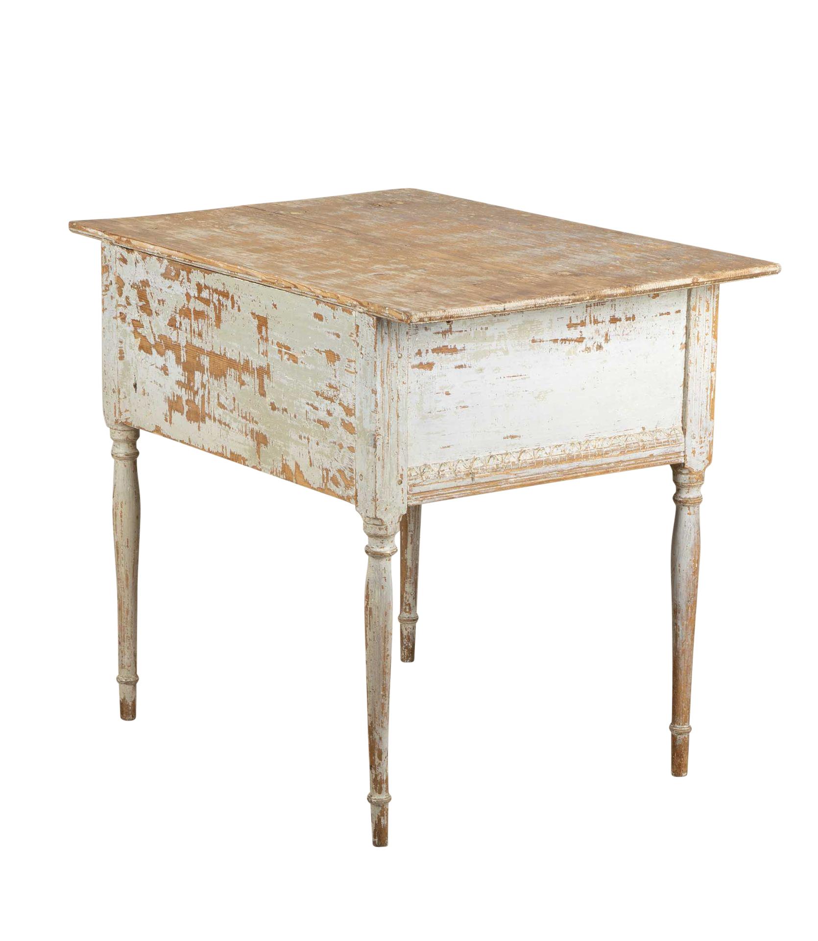 Gustavien Table d'appoint gustavienne suédoise du 19ème siècle décolletée à sec pour retrouver sa peinture d'origine