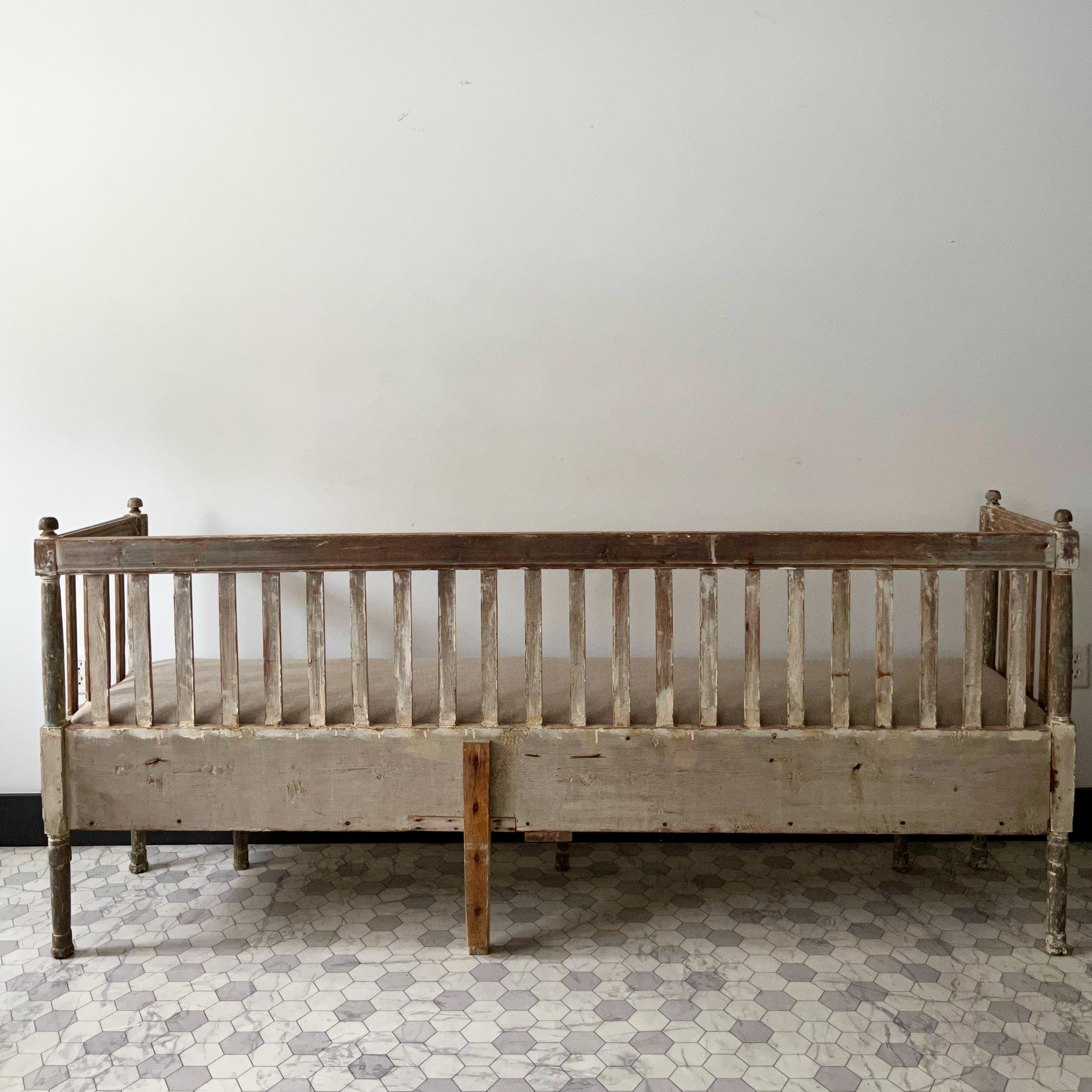 Linen 19th century Swedish Gustavian Sofa Bed 