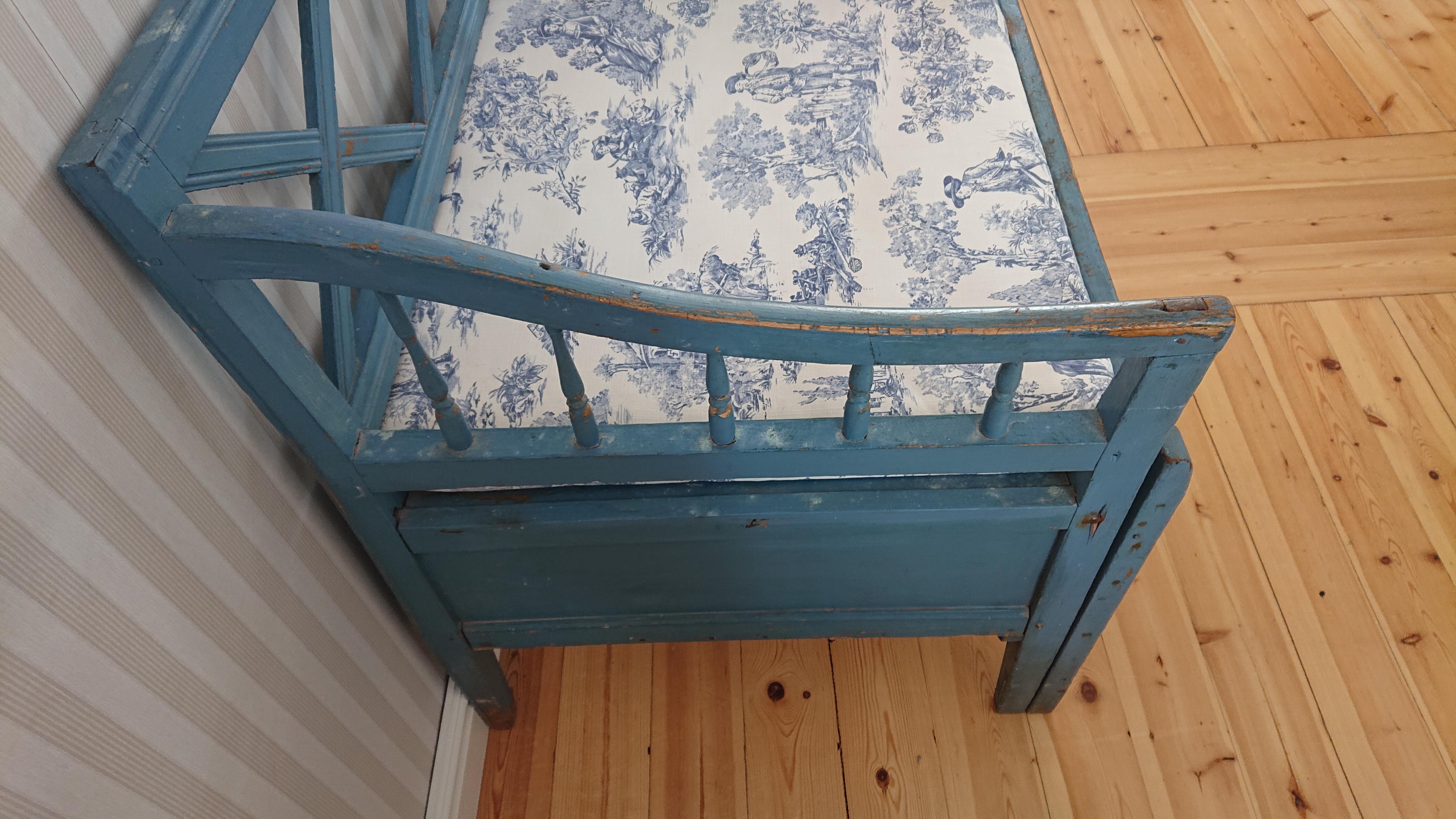 Schwedisches Gustavianisches Sofa des 19. Jahrhunderts mit Originalfarbe im Zustand „Gut“ im Angebot in Boden, SE