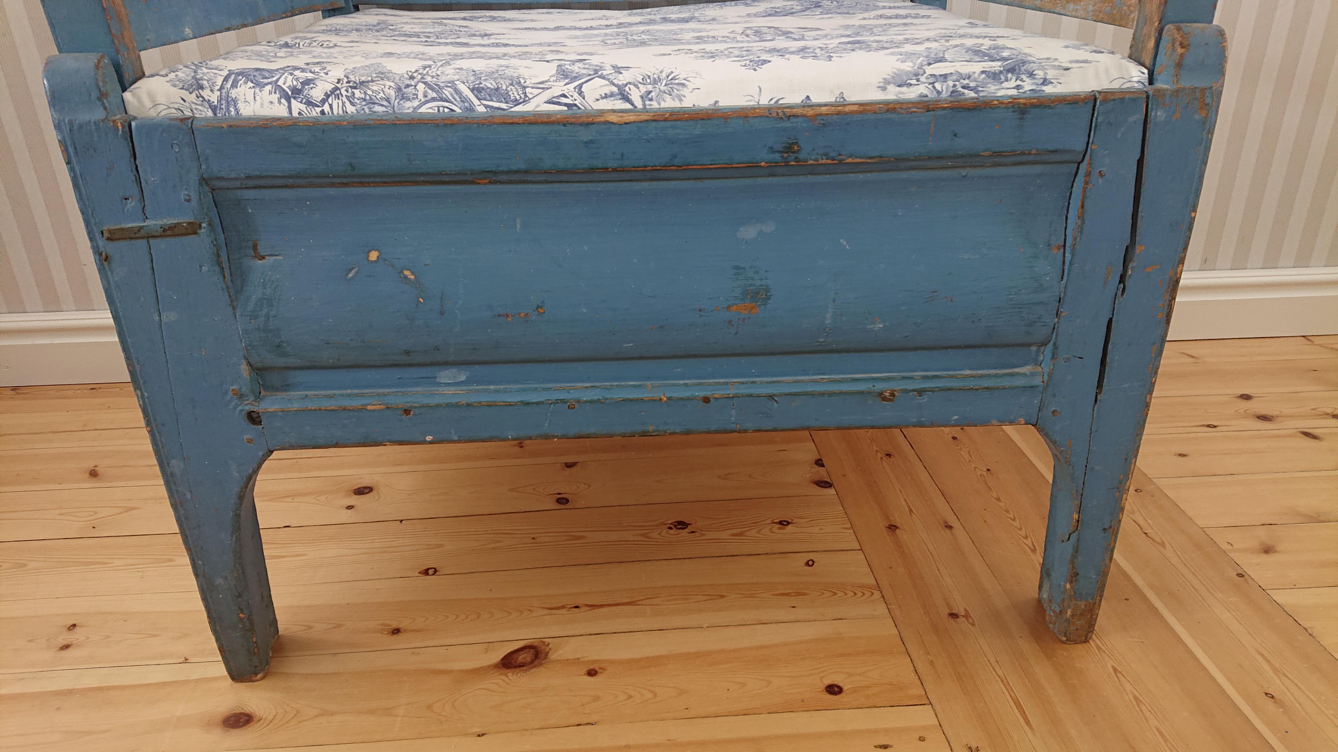 Pine 19th Century Swedish Gustavian Sofa with Original Paint For Sale