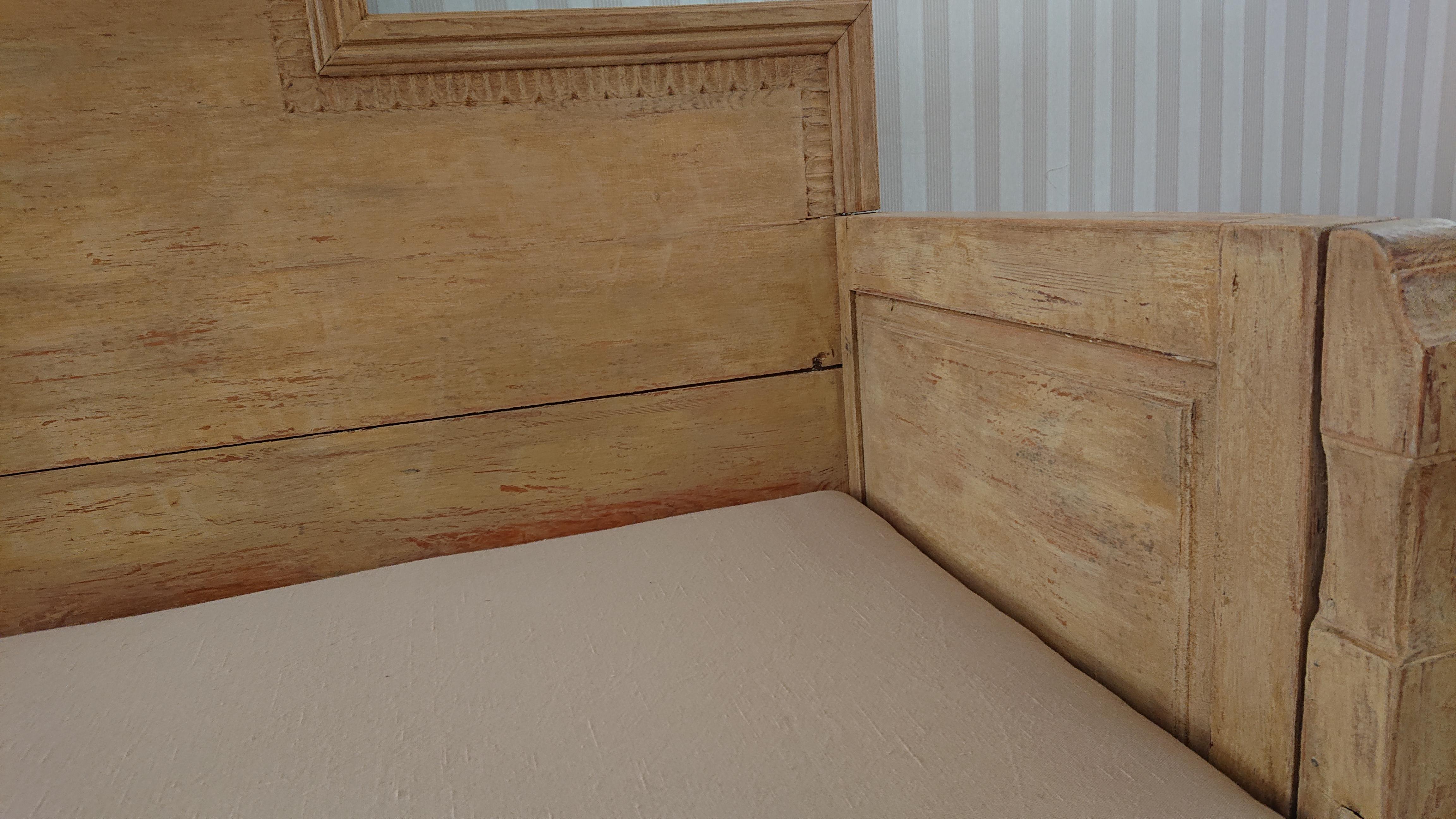 Schwedisches Gustavianisches Sofa aus dem 19. Jahrhundert mit Originalfarbe im Angebot 1
