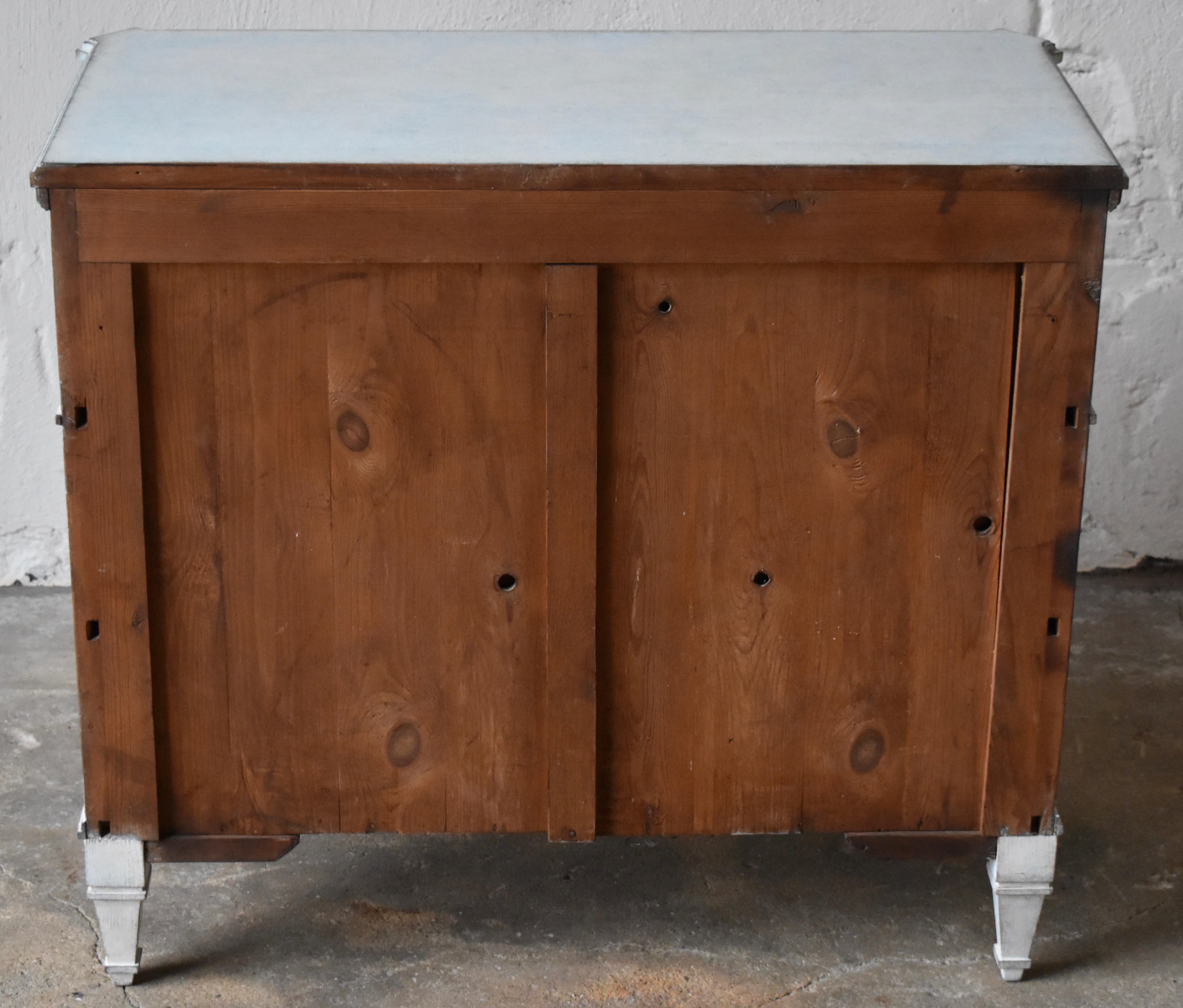 19th Century Swedish Gustavian Style Chest of Drawer For Sale 3