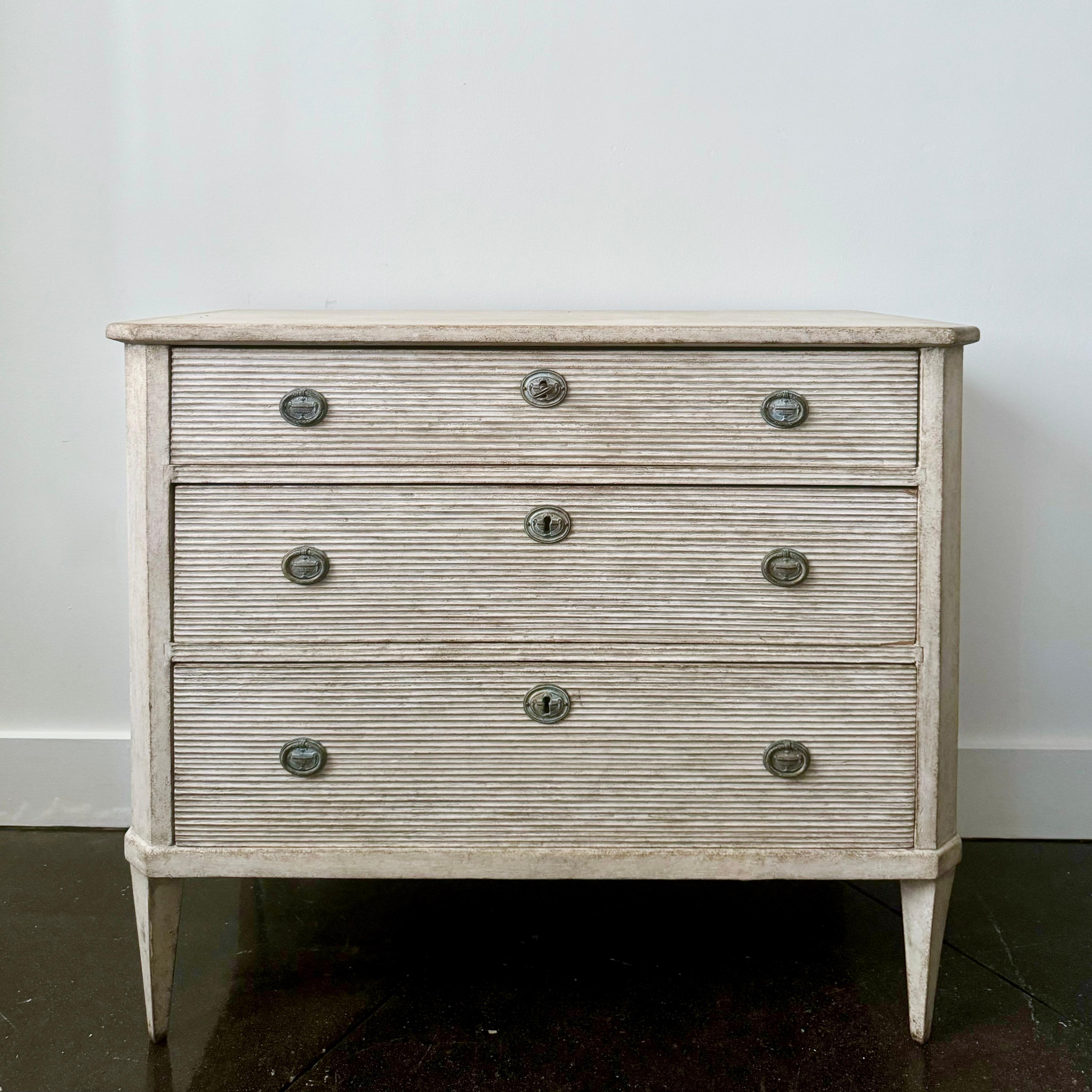 Charming 19th century Swedish Gustavian chest of drawers with classical reeded drawer fronts, shaped top, canted corners and tapered fluted feet.
Sweden, circa 1870.
Surprising pieces and objects, authentic, decorative and rare items. Discover them