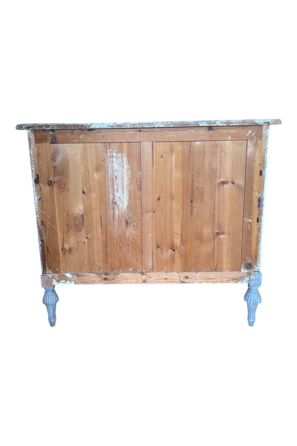 Svedese Cassettiera dipinta svedese del XIX secolo in stile gustaviano Commode in vendita