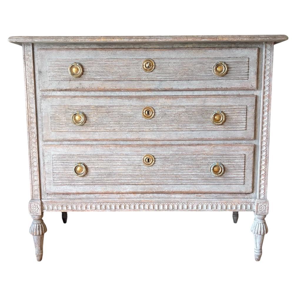 Cassettiera dipinta svedese del XIX secolo in stile gustaviano Commode in vendita