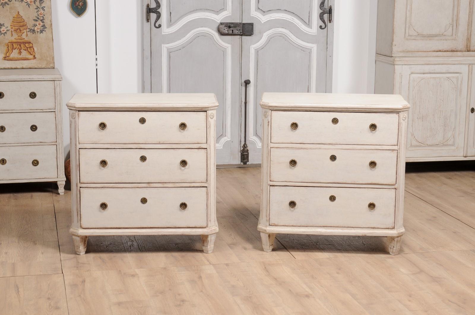 19th Century Swedish Gustavian Style Painted Three-Drawer Chests, a Pair For Sale 8