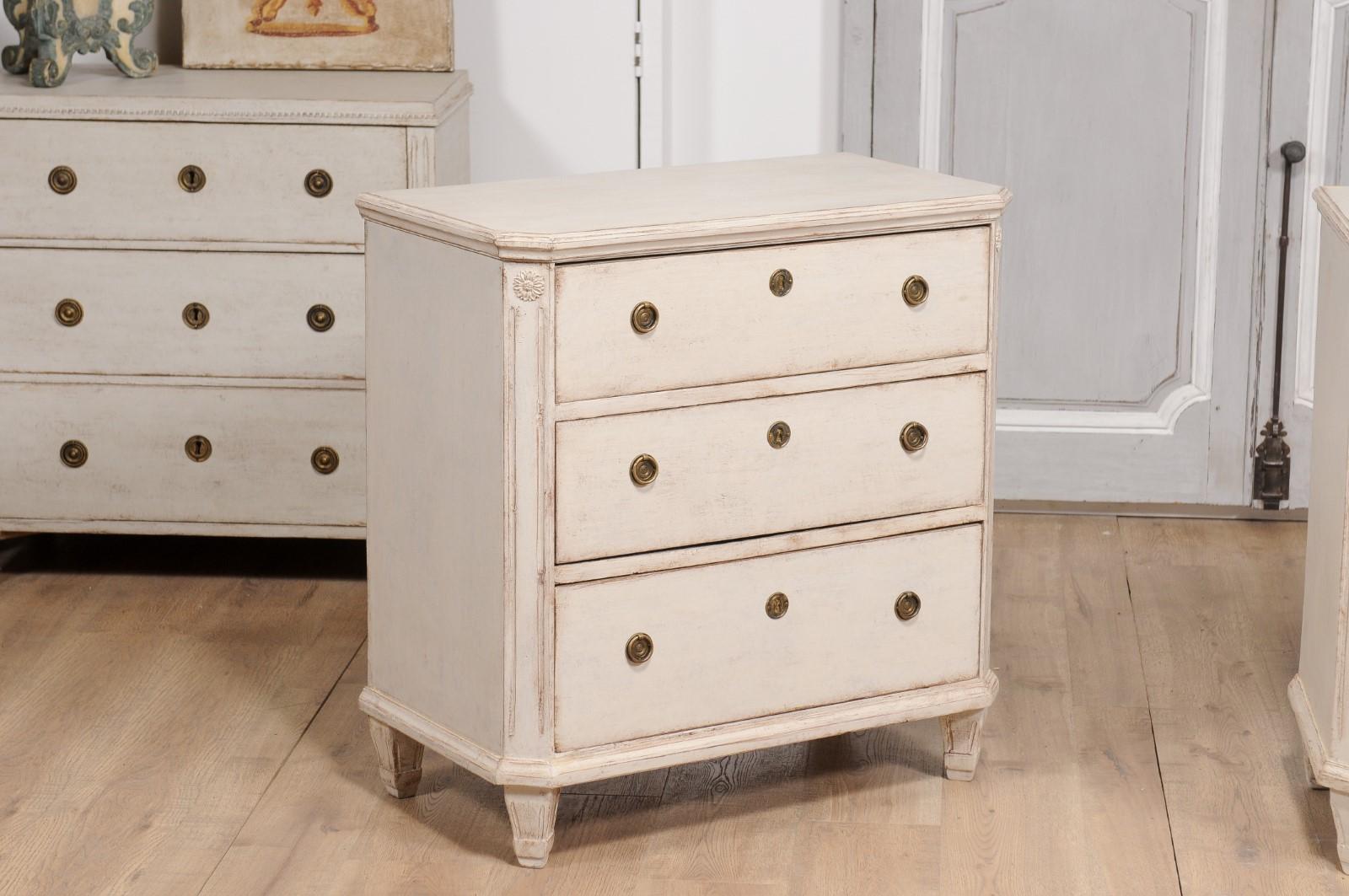 19th Century Swedish Gustavian Style Painted Three-Drawer Chests, a Pair In Good Condition For Sale In Atlanta, GA