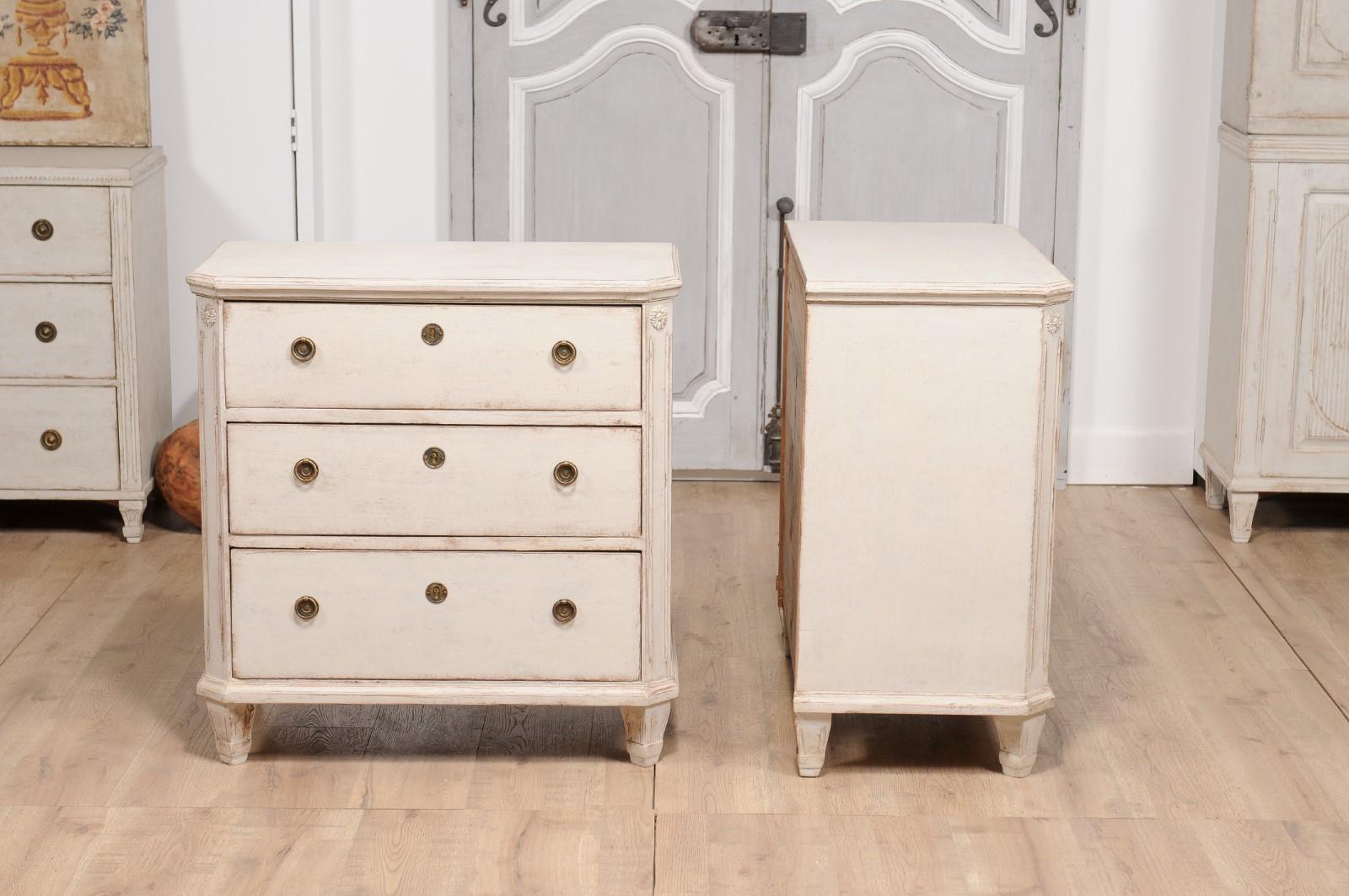 19th Century Swedish Gustavian Style Painted Three-Drawer Chests, a Pair For Sale 3
