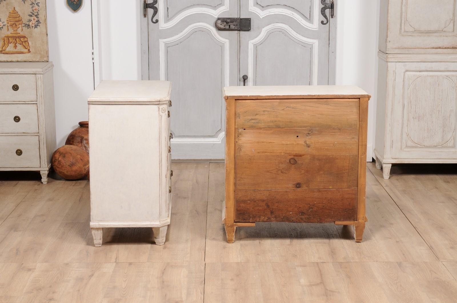 19th Century Swedish Gustavian Style Painted Three-Drawer Chests, a Pair For Sale 4