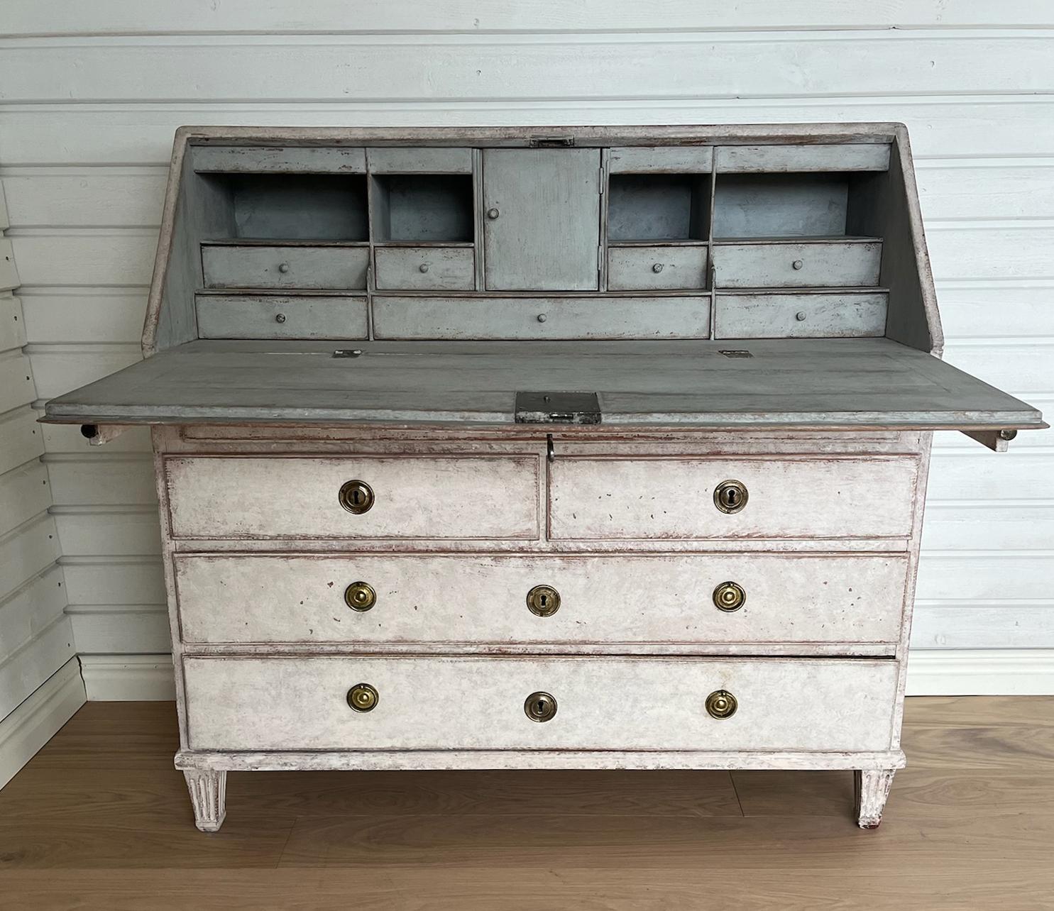 19th Century Swedish Gustavian Style Secretary / Writing Desk - Painted In Good Condition For Sale In Kvidinge, SE