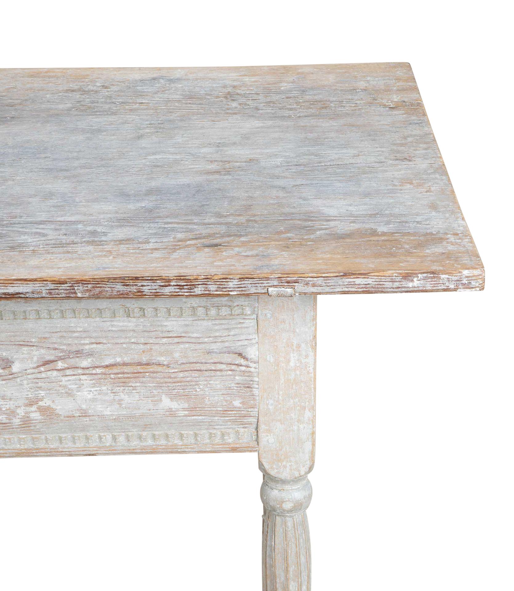 19th Century Gustavian table from from Umea, Vasterbotten, Sweden.
With decorative carved detailing and original soft grey white paint.
Circa 1820.
