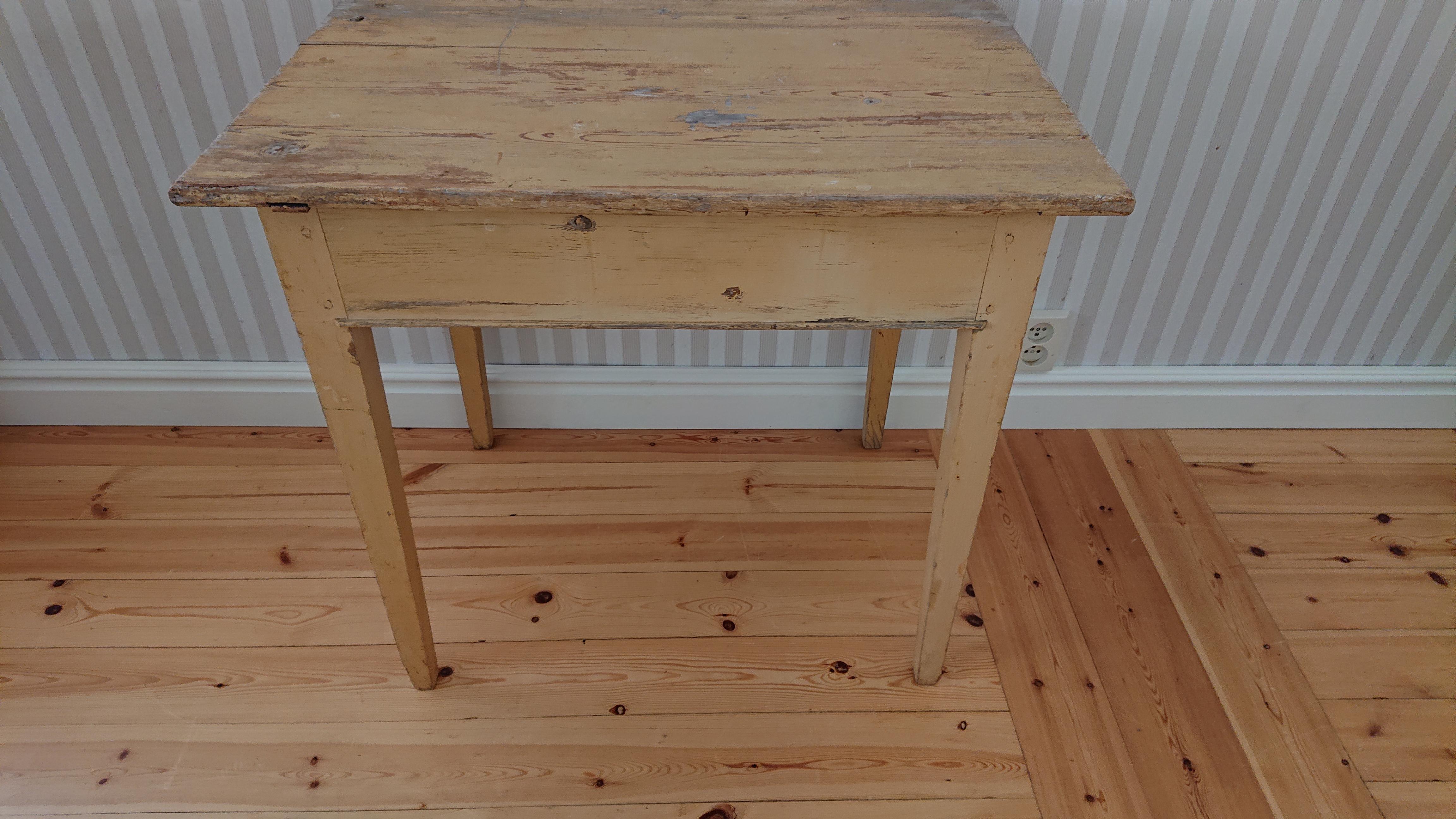19th Century Swedish antique rustic  Gustavian Table with Original Paint 6