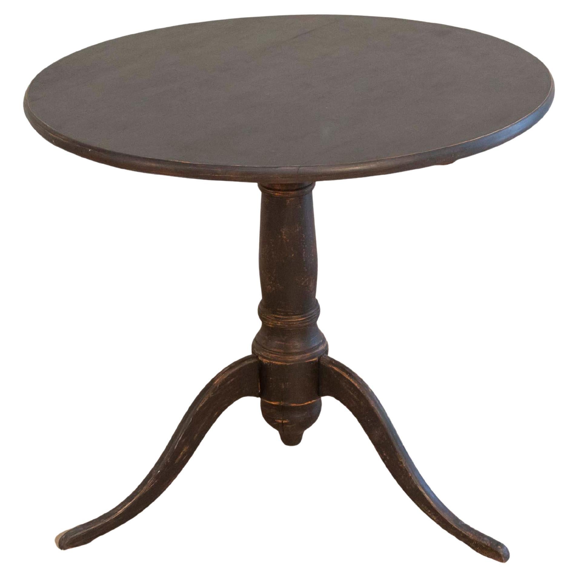 19th Century Swedish Gustavian Tilt-Top Table in Painted Finish