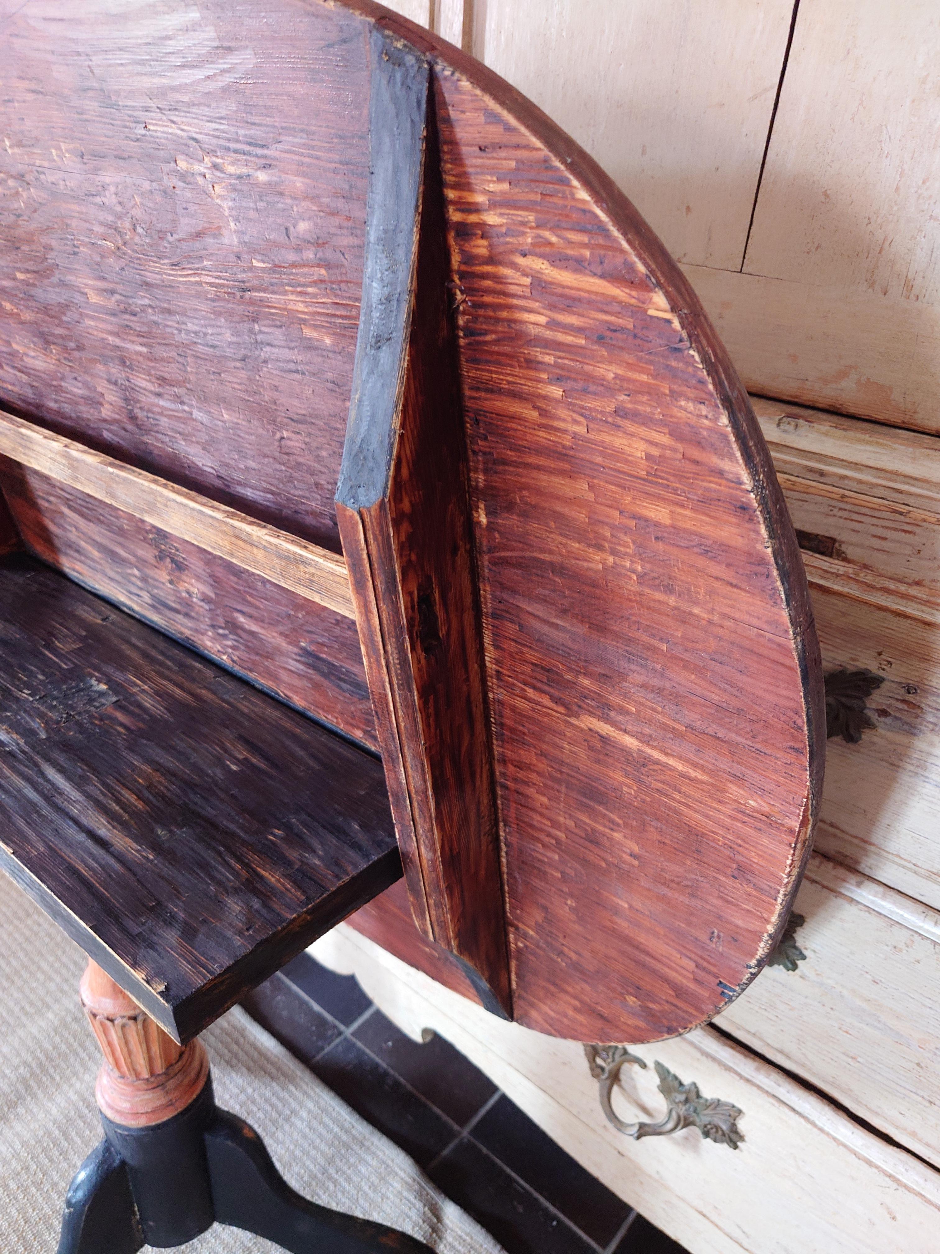 Siglo XIX Sueco Gustaviano  Mesa basculante / Mesa con pedestal  Pintura original en venta 5