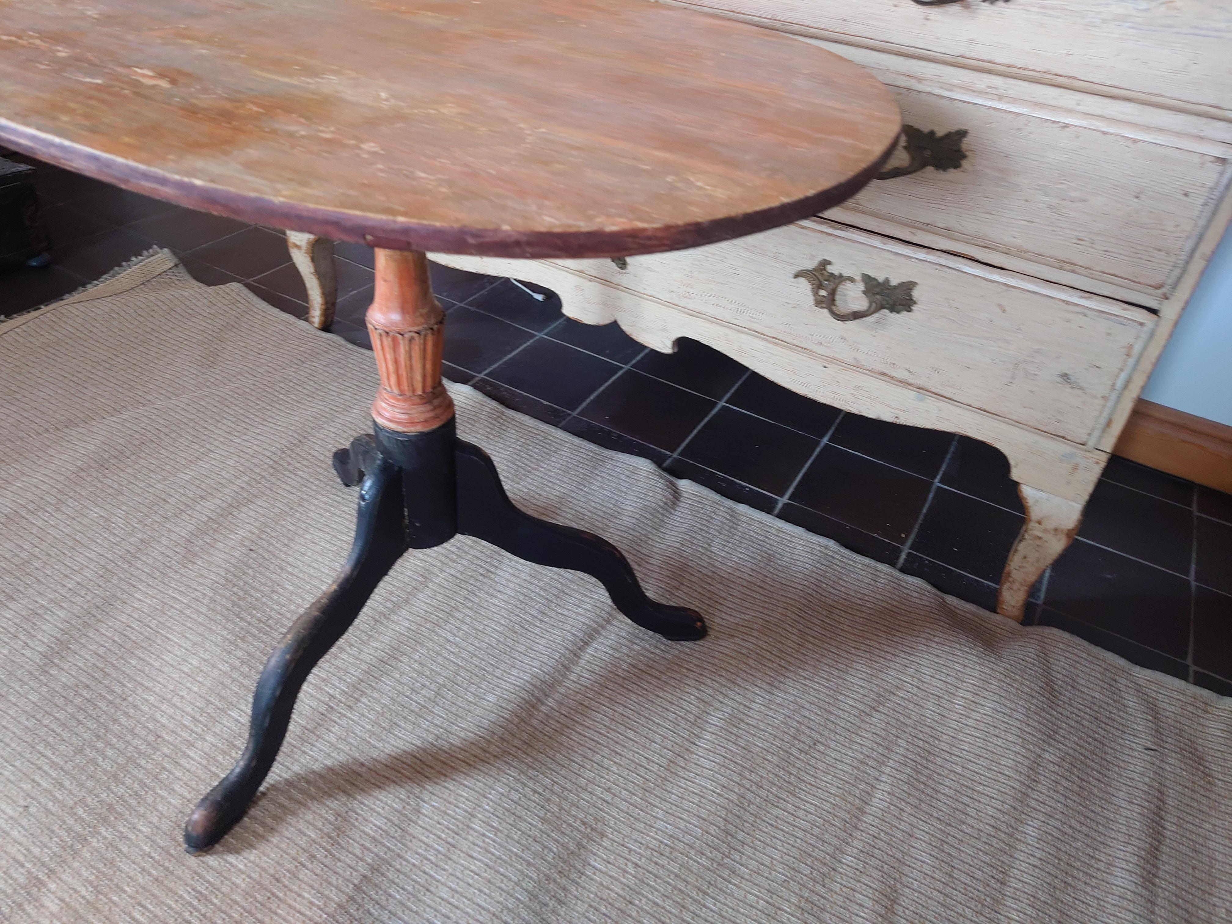 Siglo XIX Sueco Gustaviano  Mesa basculante / Mesa con pedestal  Pintura original en venta 12