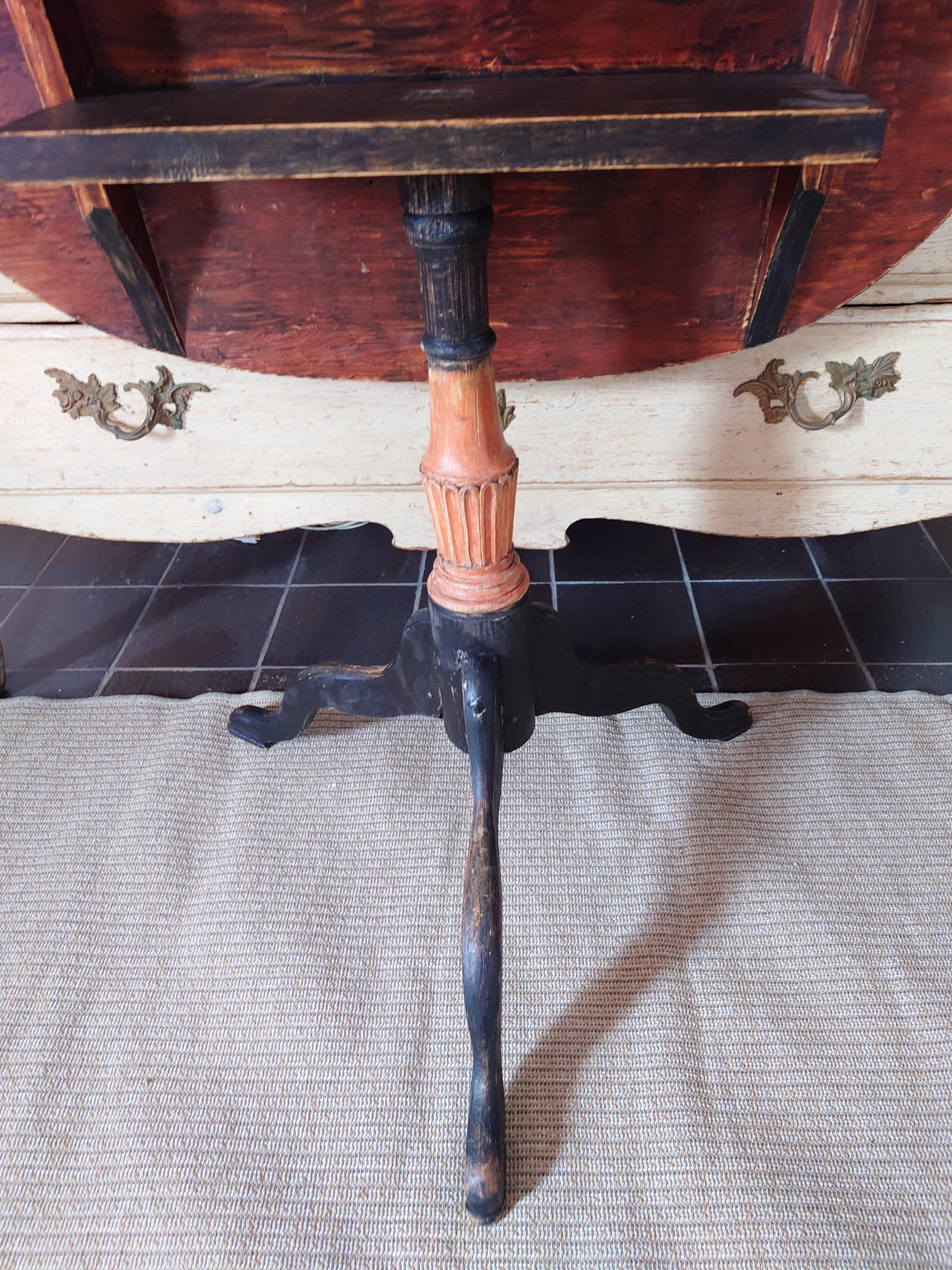 Siglo XIX Sueco Gustaviano  Mesa basculante / Mesa con pedestal  Pintura original en venta 3