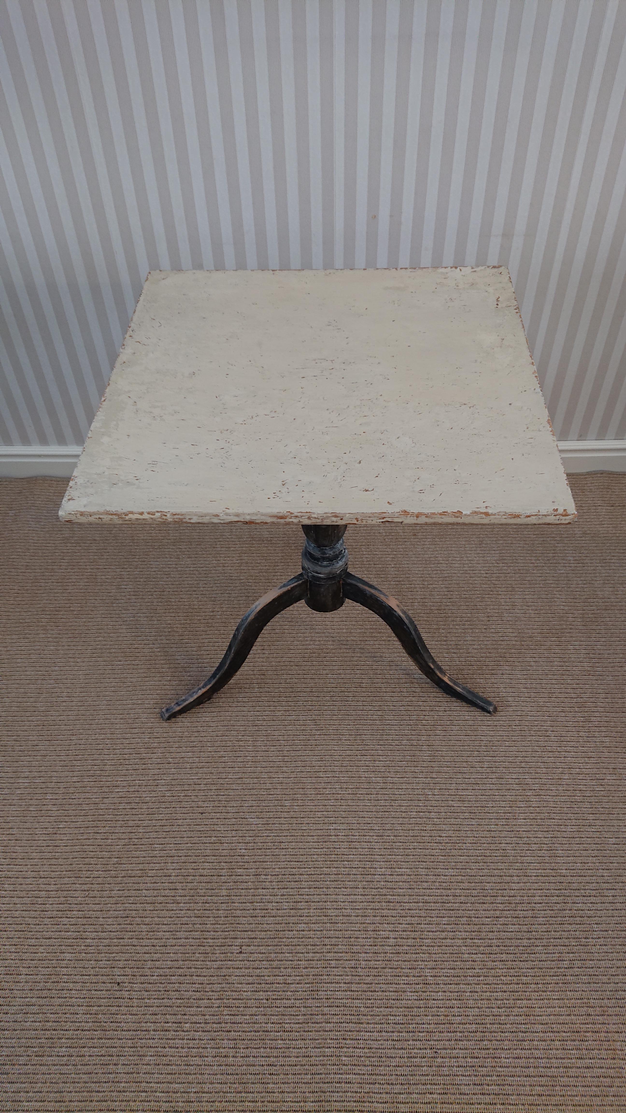 19th Century, Swedish Gustavian Tilt Top Table with Original Paint For Sale 10