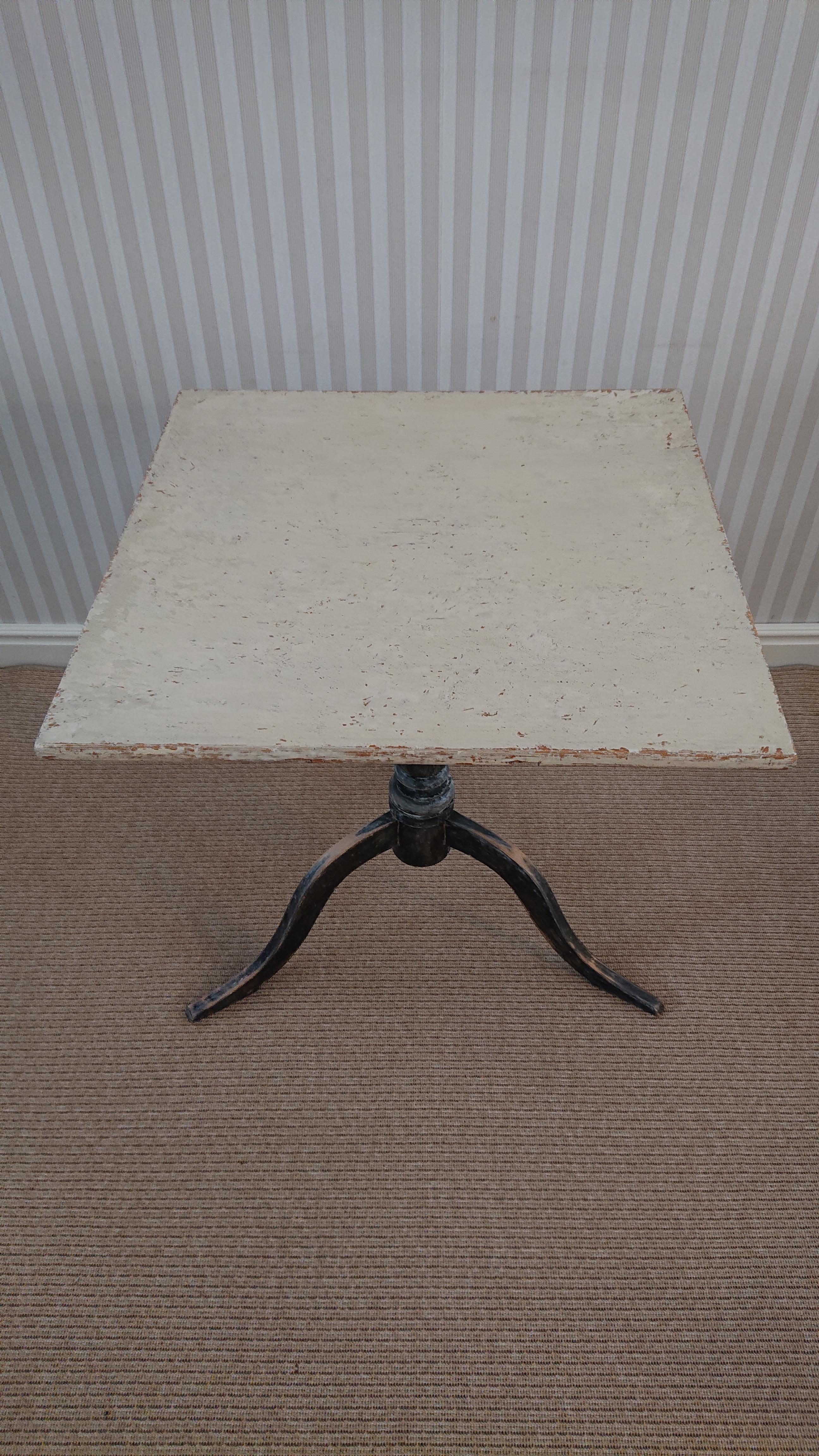 19th Century, Swedish Gustavian Tilt Top Table with Original Paint For Sale 4