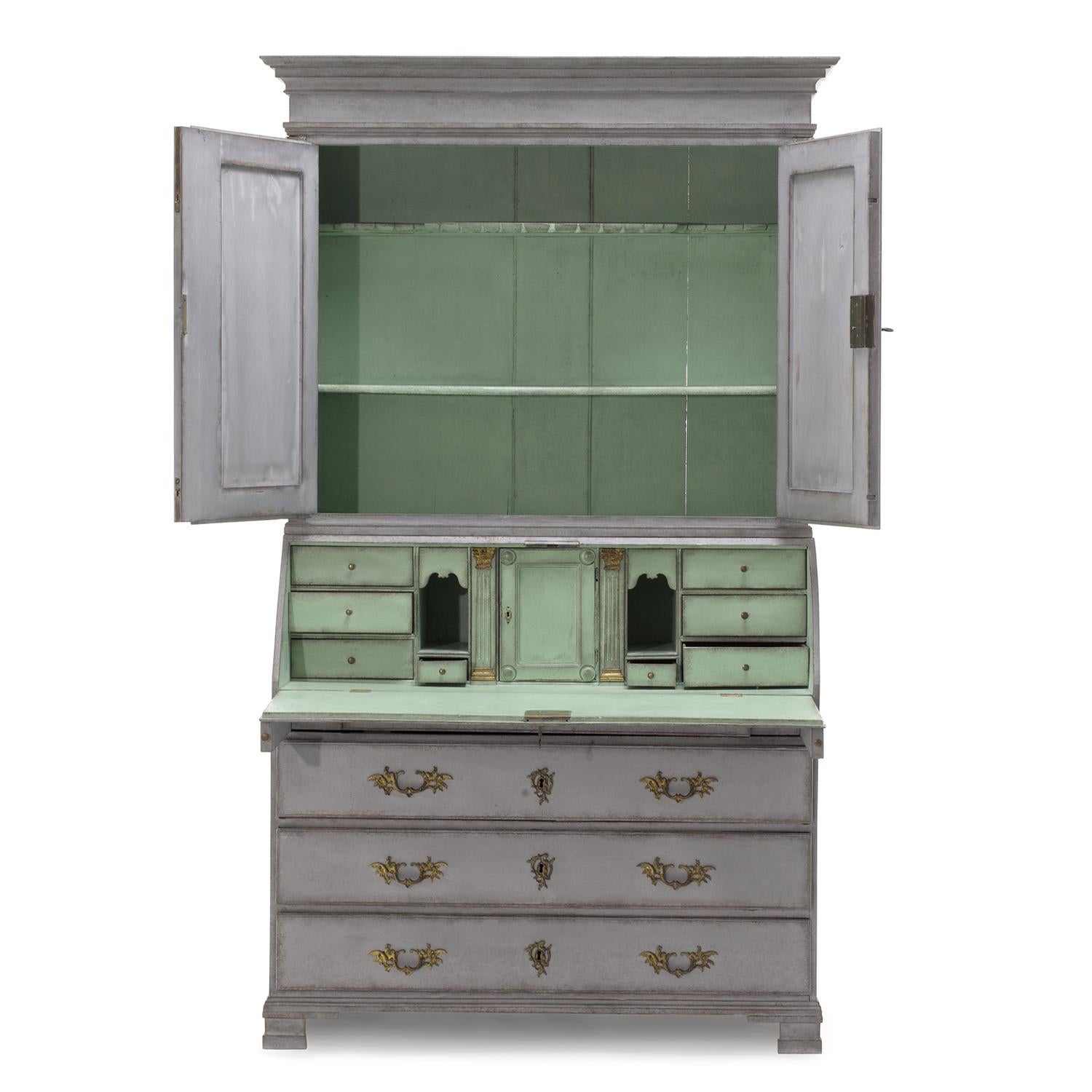 A 18th - 19th Century, dark-grey antique Swedish Gustavian two part bureau with a writing flap made of hand crafted painted pinewood, in good condition. The Scandinavian secretaire is composed with two upper doors, four large drawers and many small