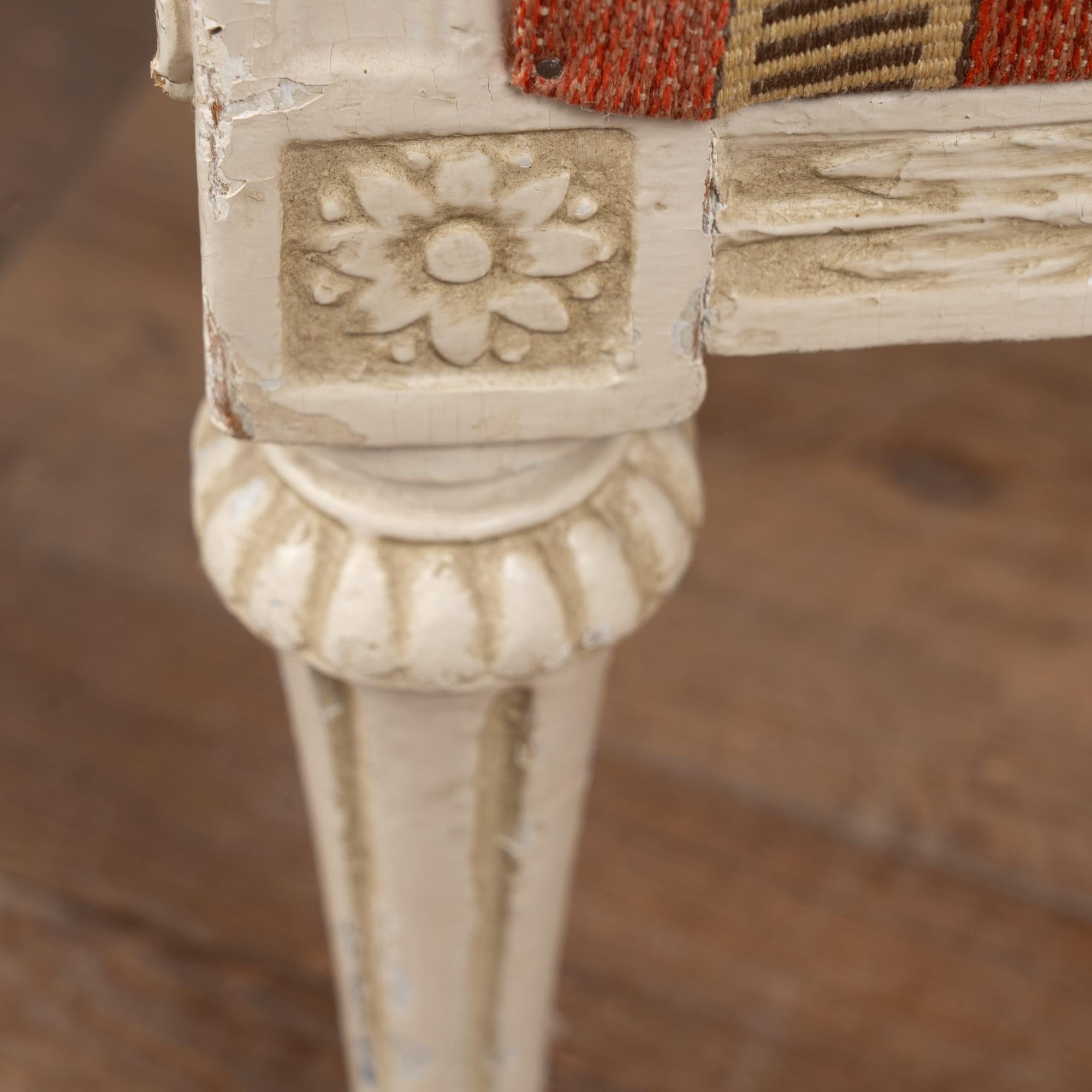 Canapé banc sans dossier suédois gustavien blanc du 19e siècle en vente 5