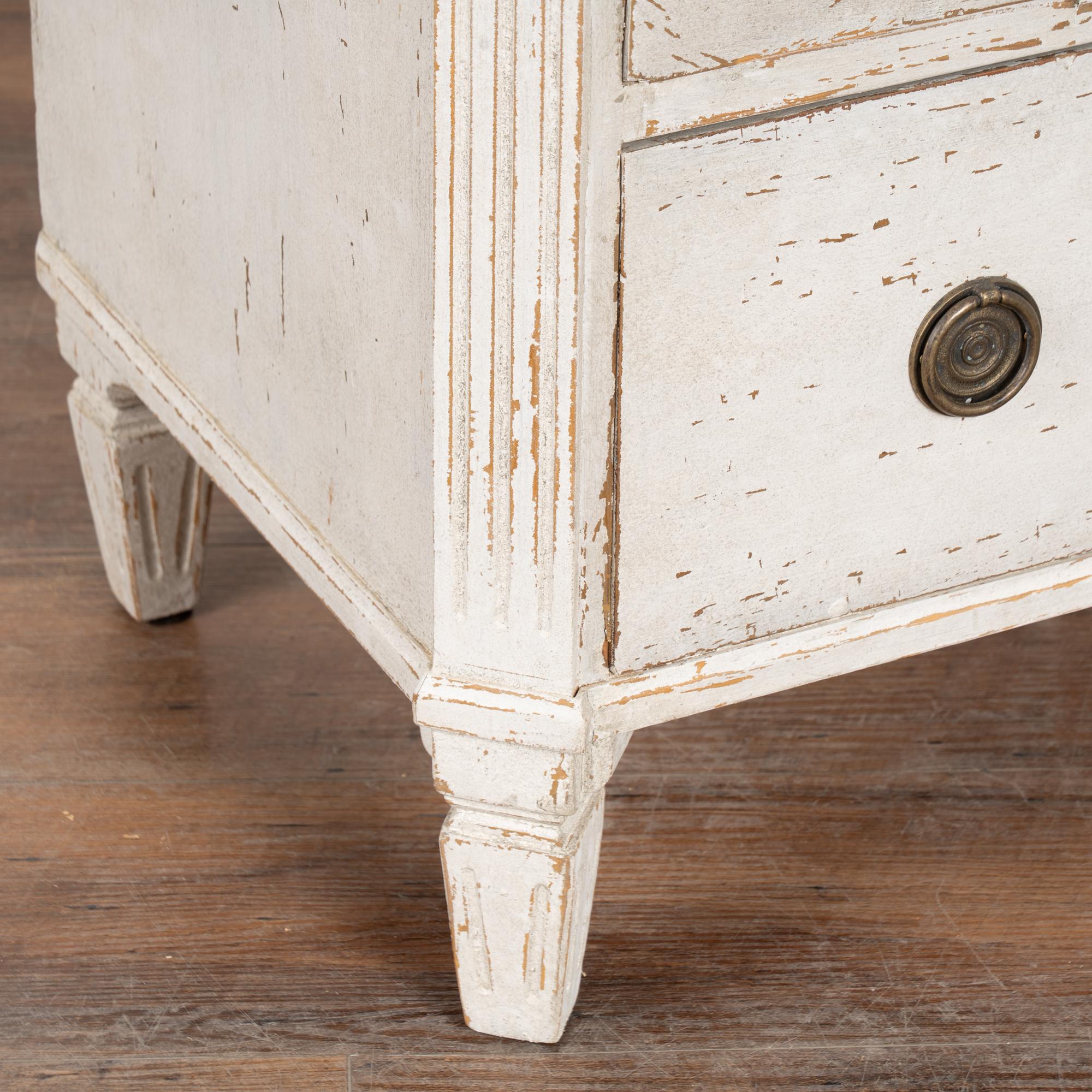 19th Century Swedish Gustavian White Painted Chest of Three Drawers, Sweden 6
