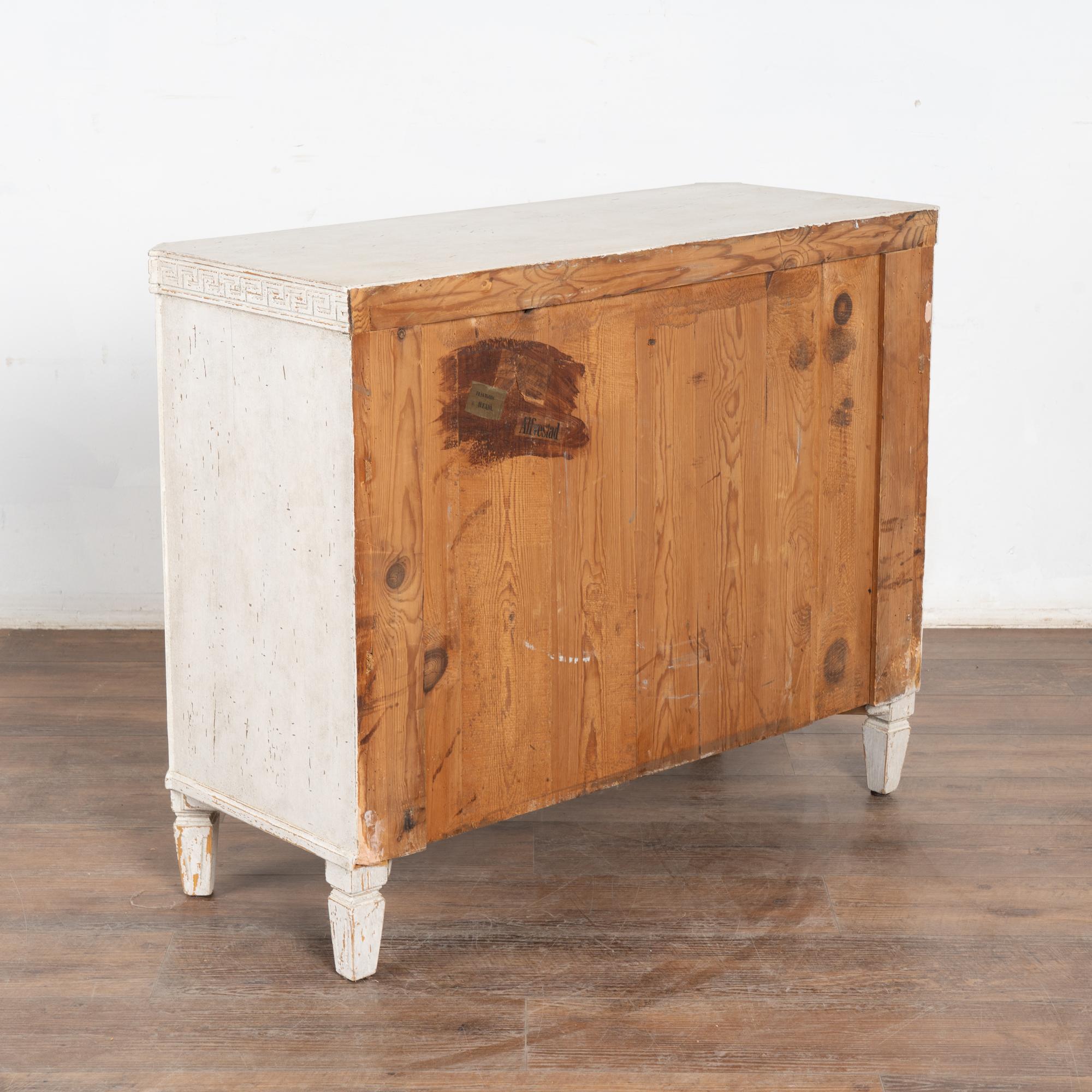 19th Century Swedish Gustavian White Painted Chest of Three Drawers, Sweden 7