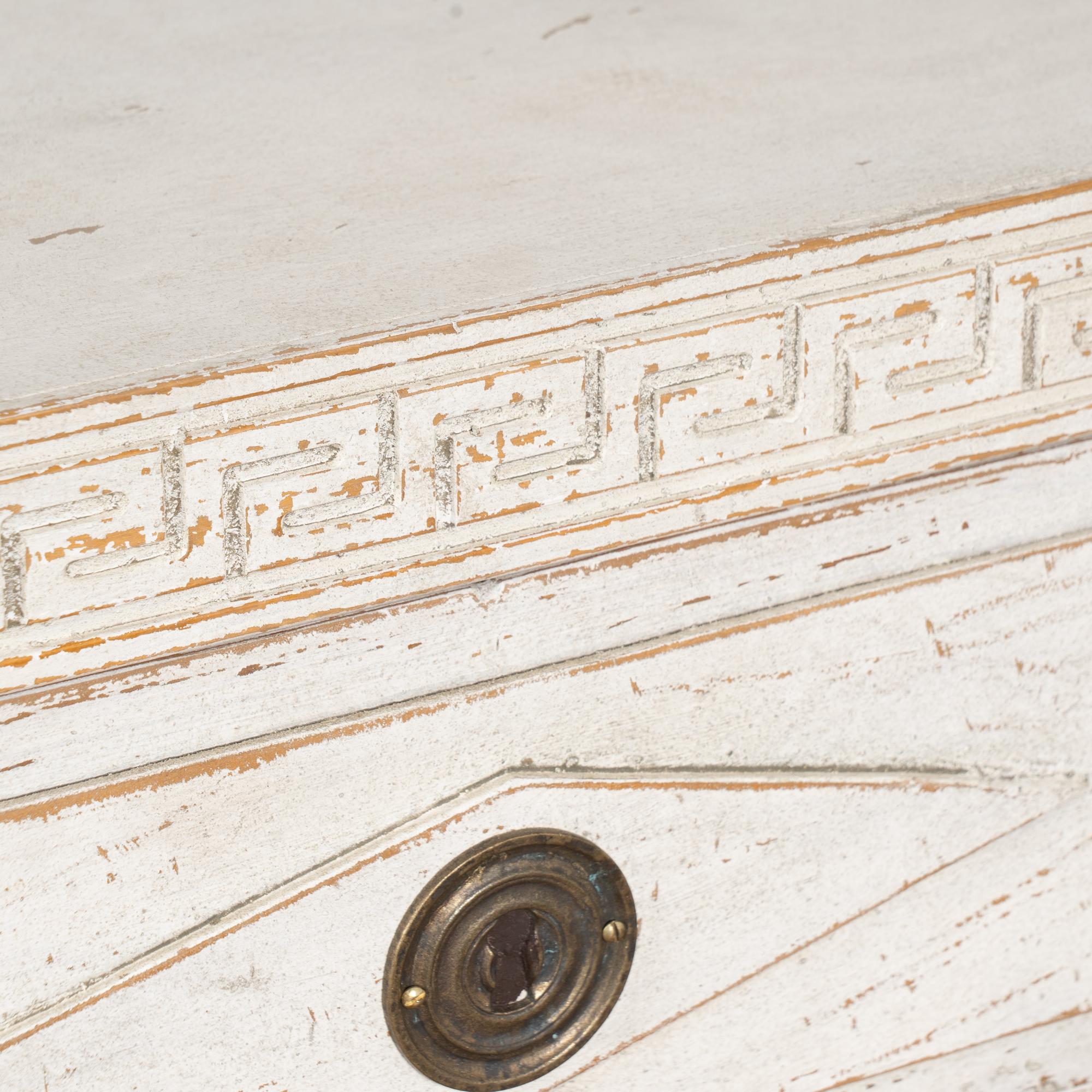 19th Century Swedish Gustavian White Painted Chest of Three Drawers, Sweden 5