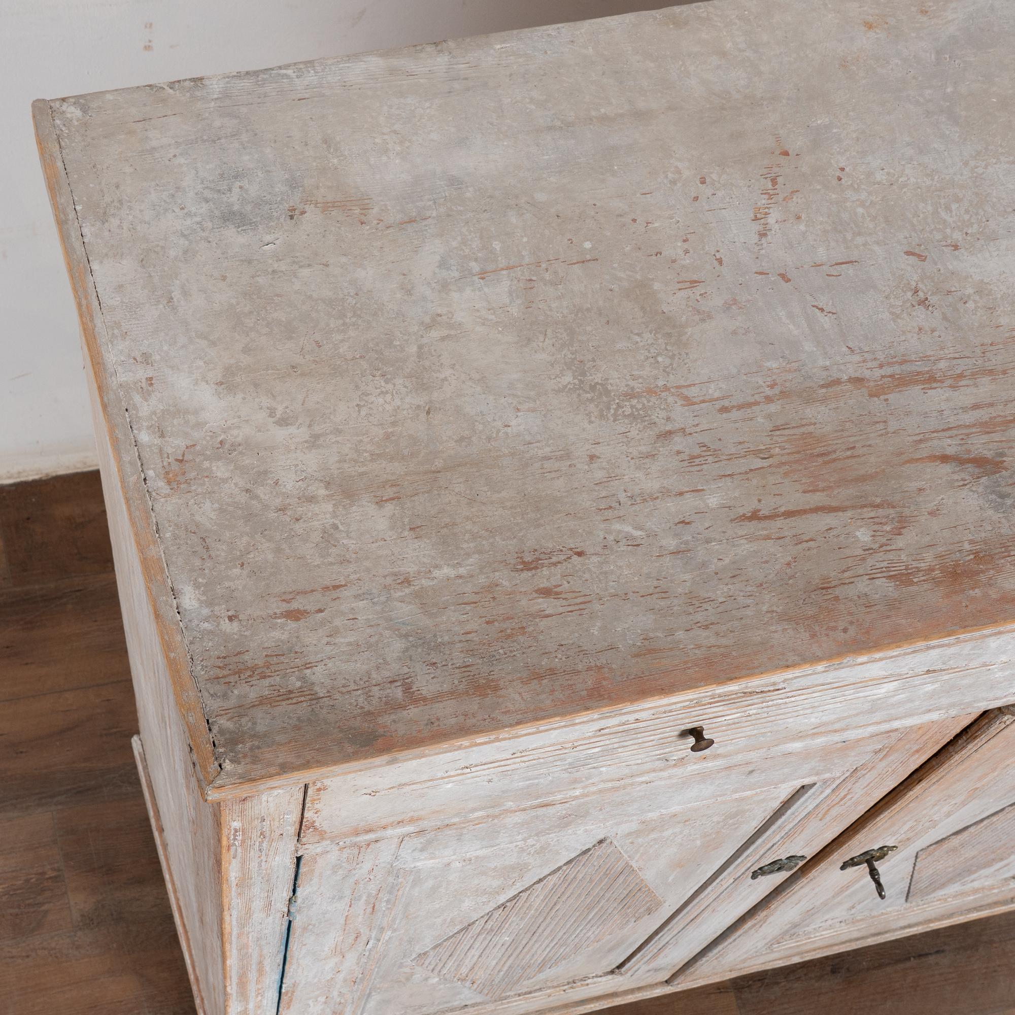 19th Century Swedish Gustavian White Sideboard For Sale 2