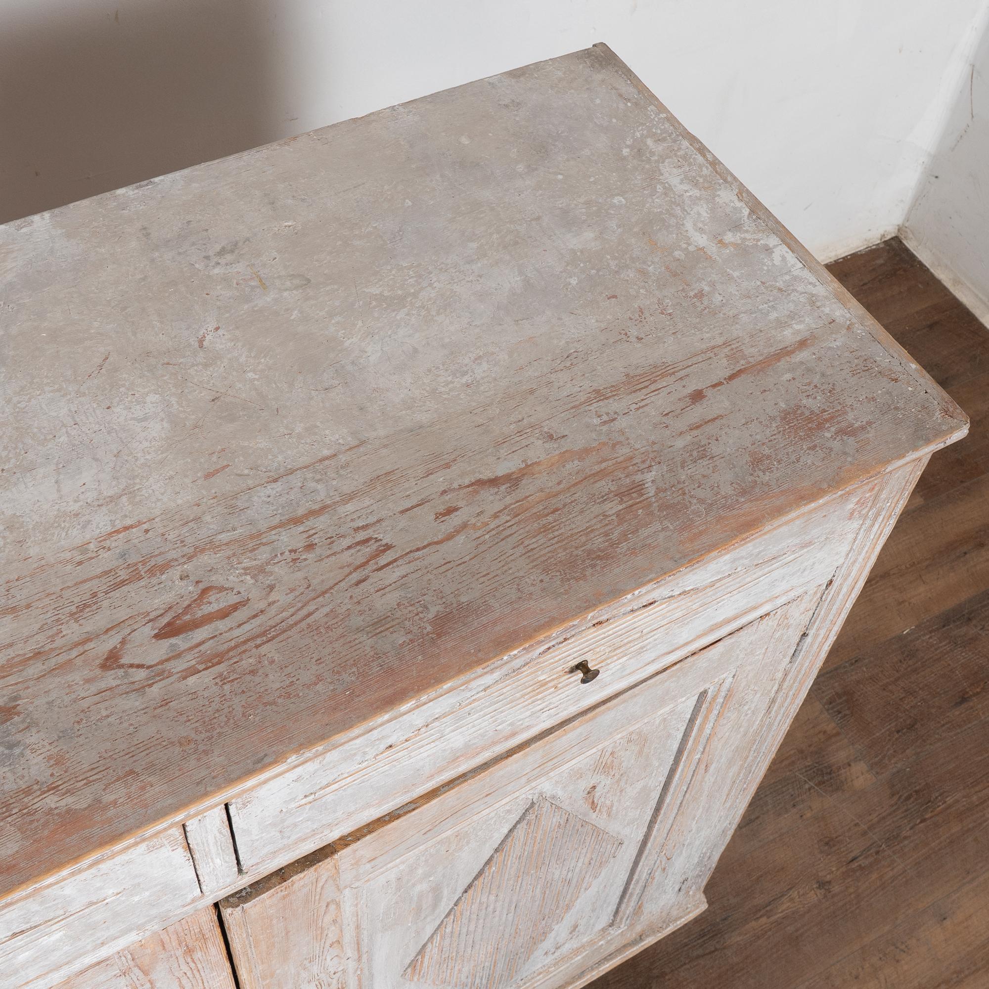 19th Century Swedish Gustavian White Sideboard For Sale 3