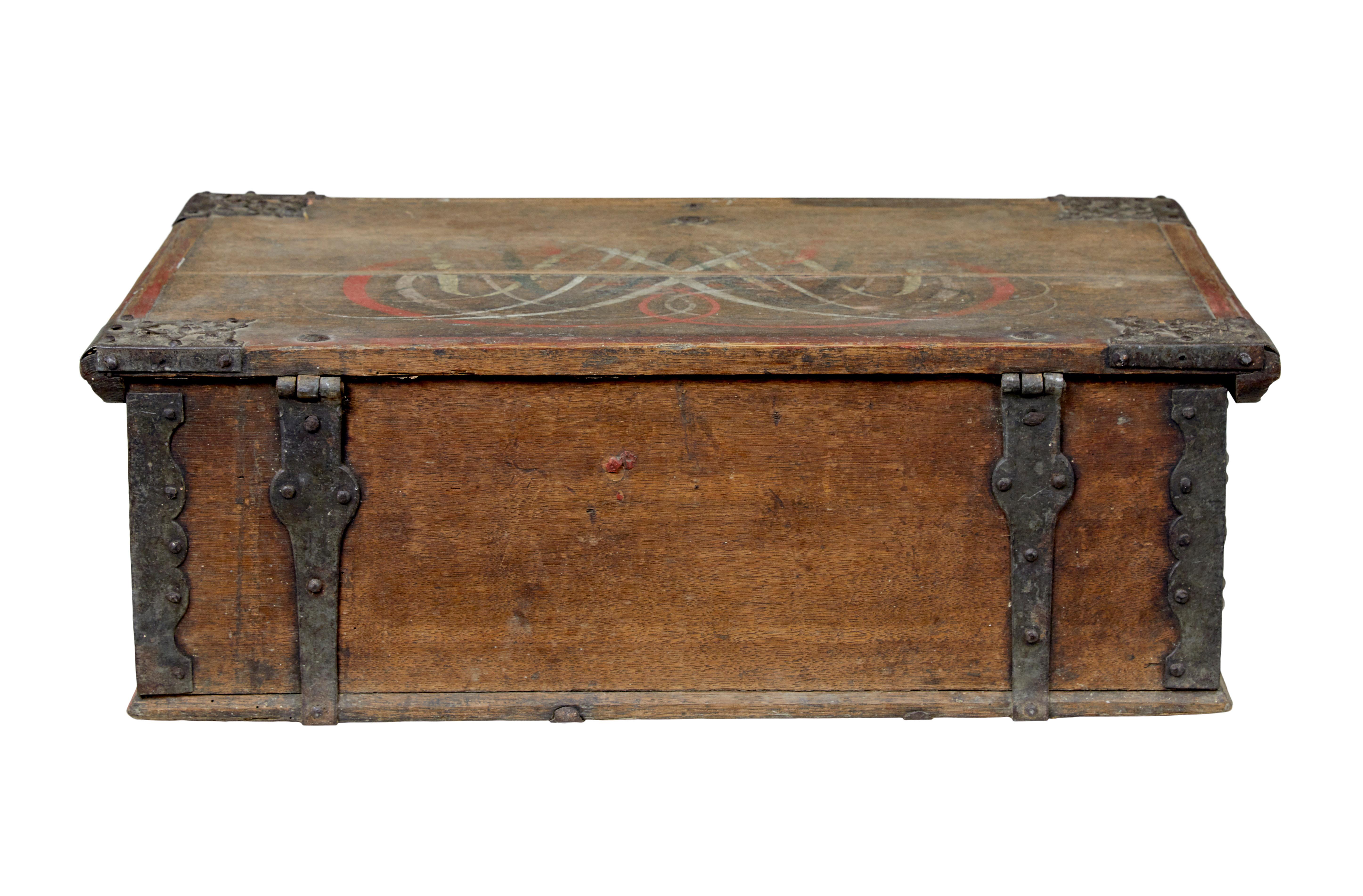 19th century Swedish hand painted oak strong box In Good Condition For Sale In Debenham, Suffolk