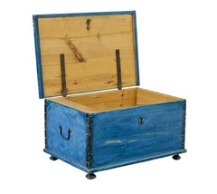 19th century Swedish hand painted pine blanket box