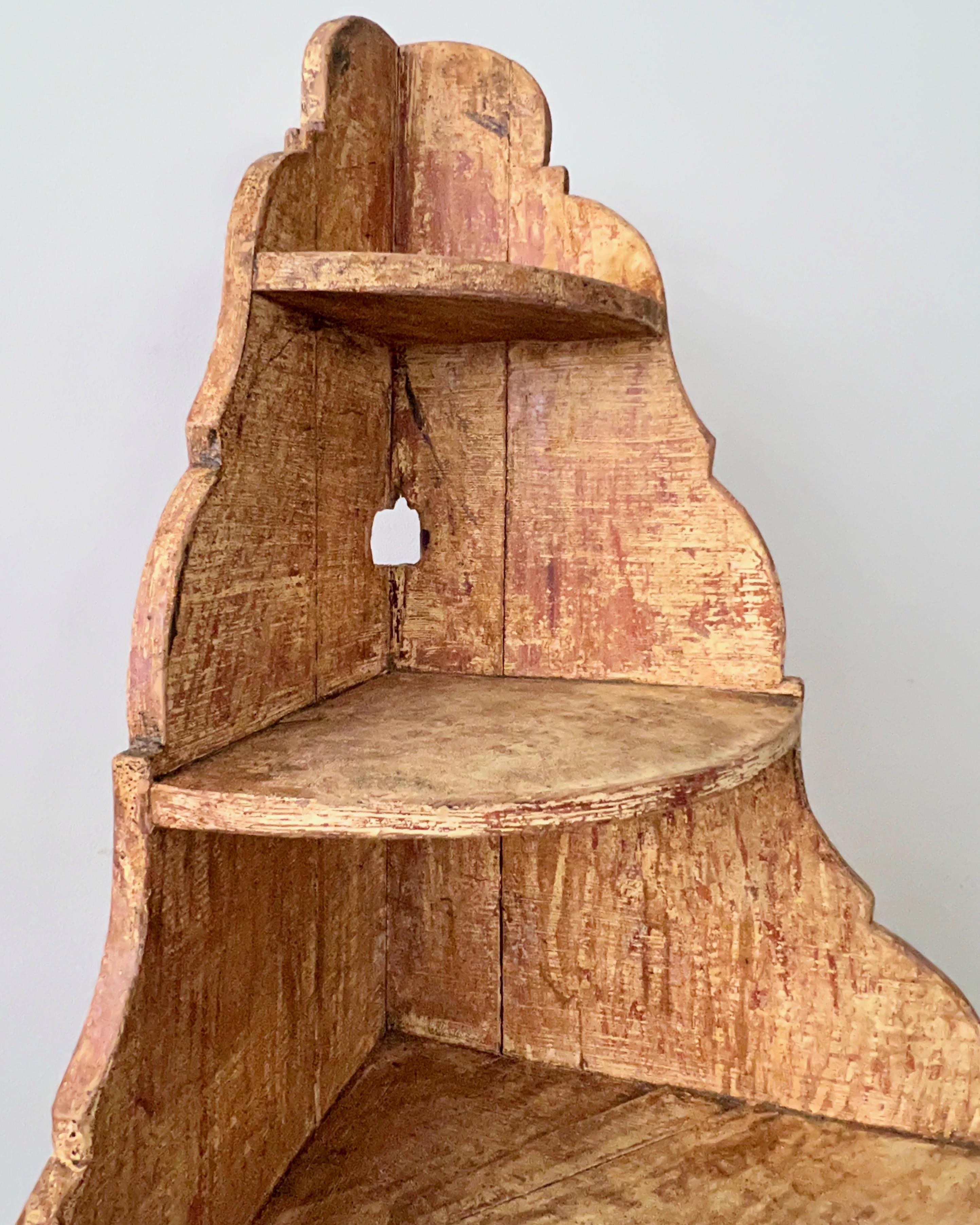 Armoire d'angle suédoise à suspendre/à poser du 19e siècle en vente 1