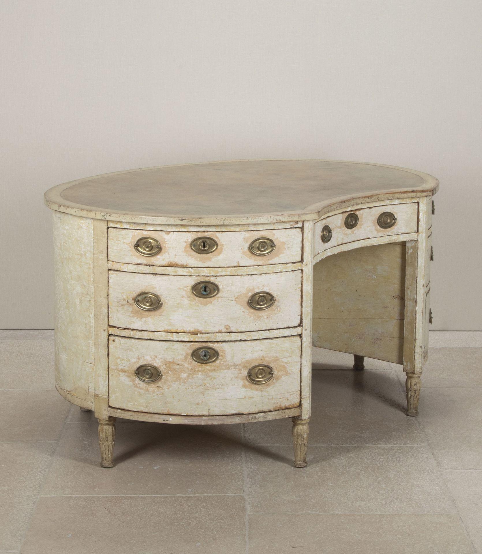 Svedese Scrivania svedese a forma di rene del XIX secolo dipinta in originale in vendita