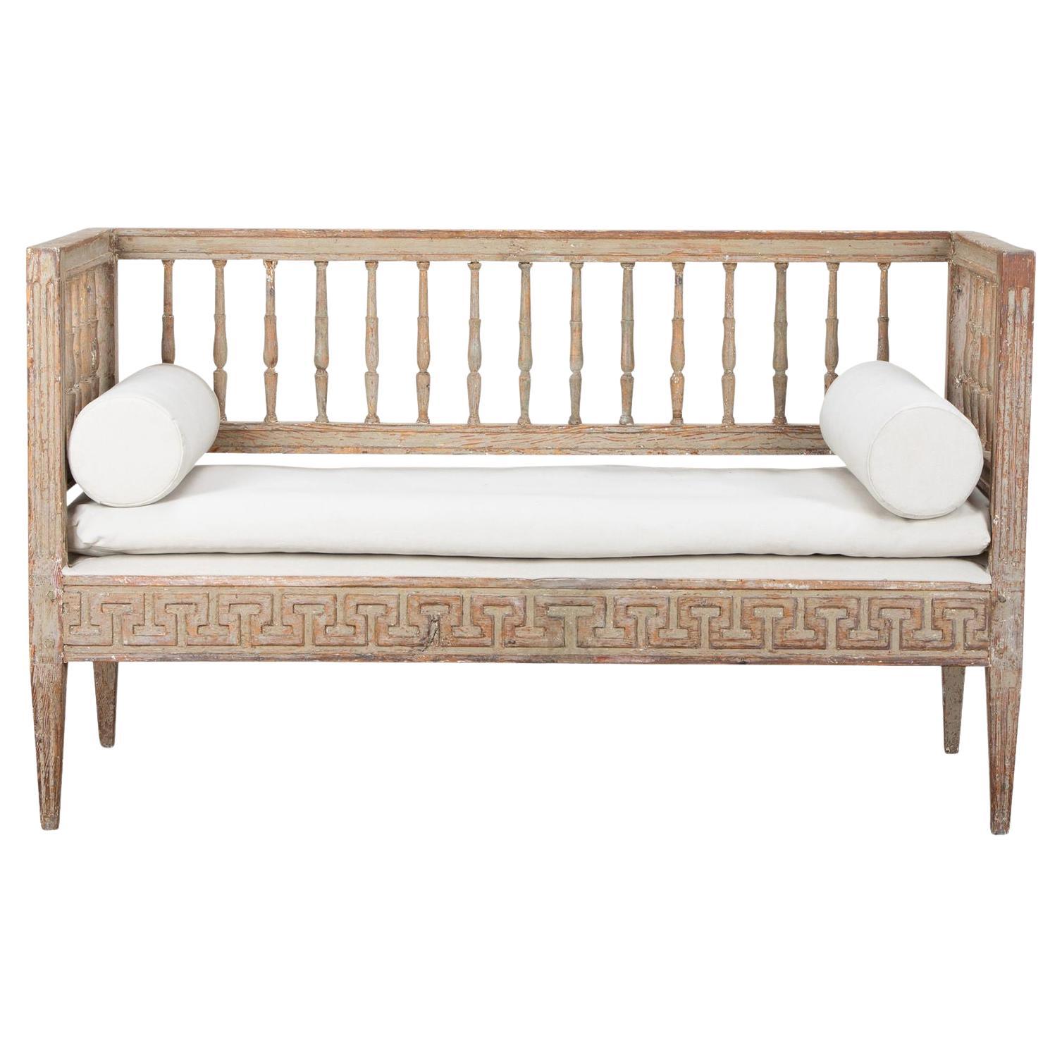 Schwedisches Leitersofa des 19. Jahrhunderts mit griechischem Schlüssel-Design im Angebot