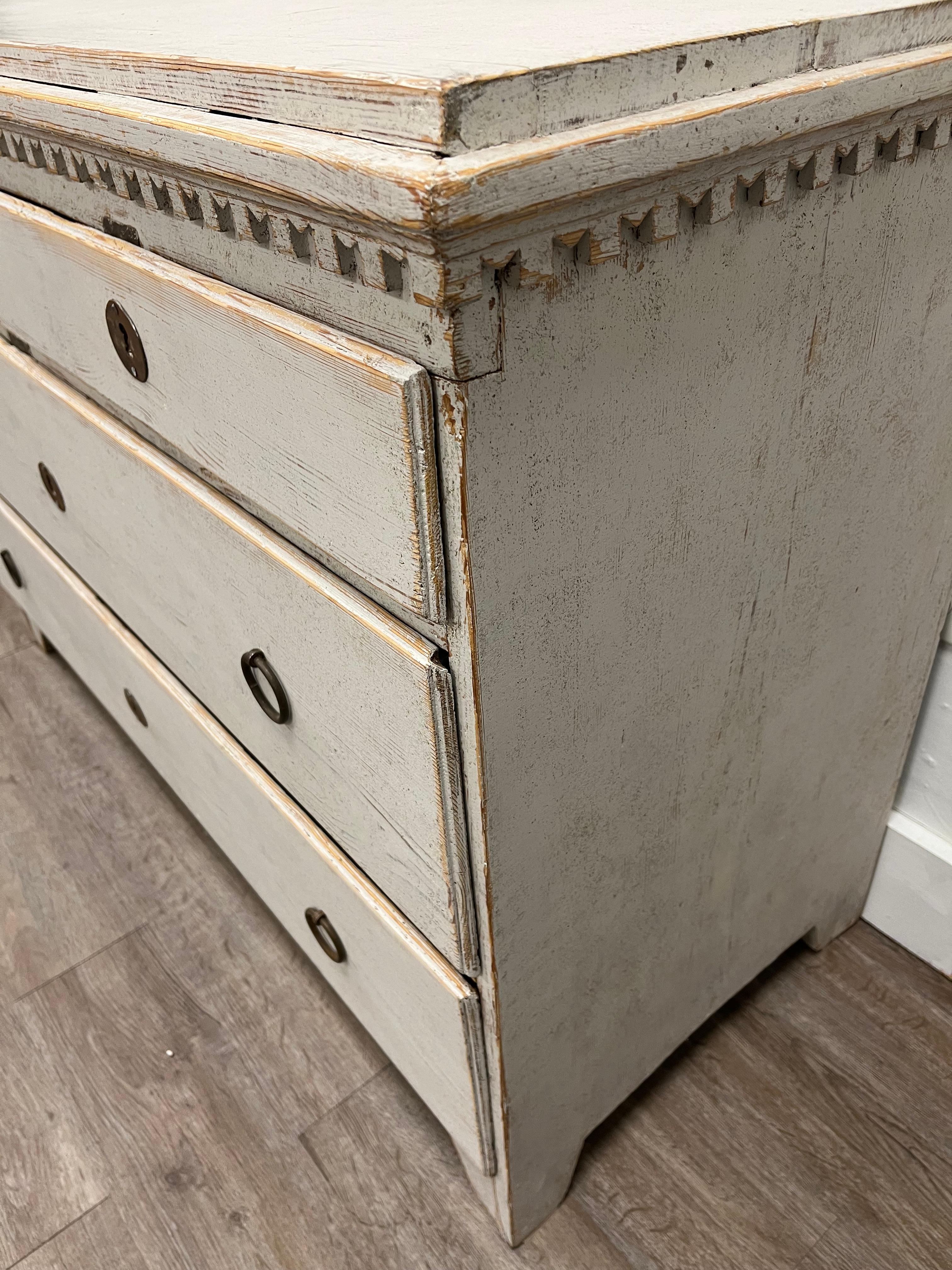 19th Century Swedish Late Gustavian Chest of Drawers For Sale 1