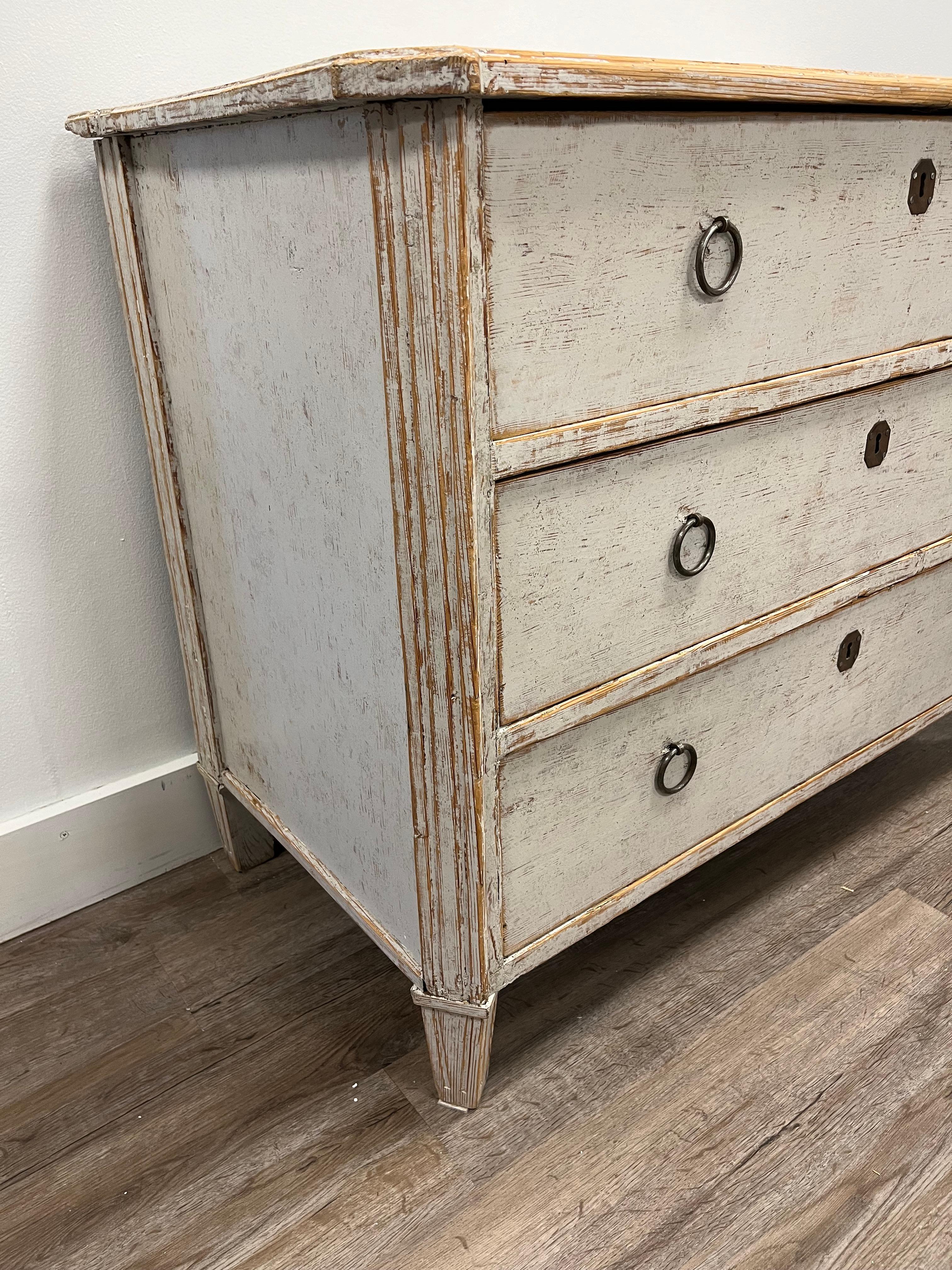 Hand-Carved 19th Century Swedish Late Gustavian Commode For Sale
