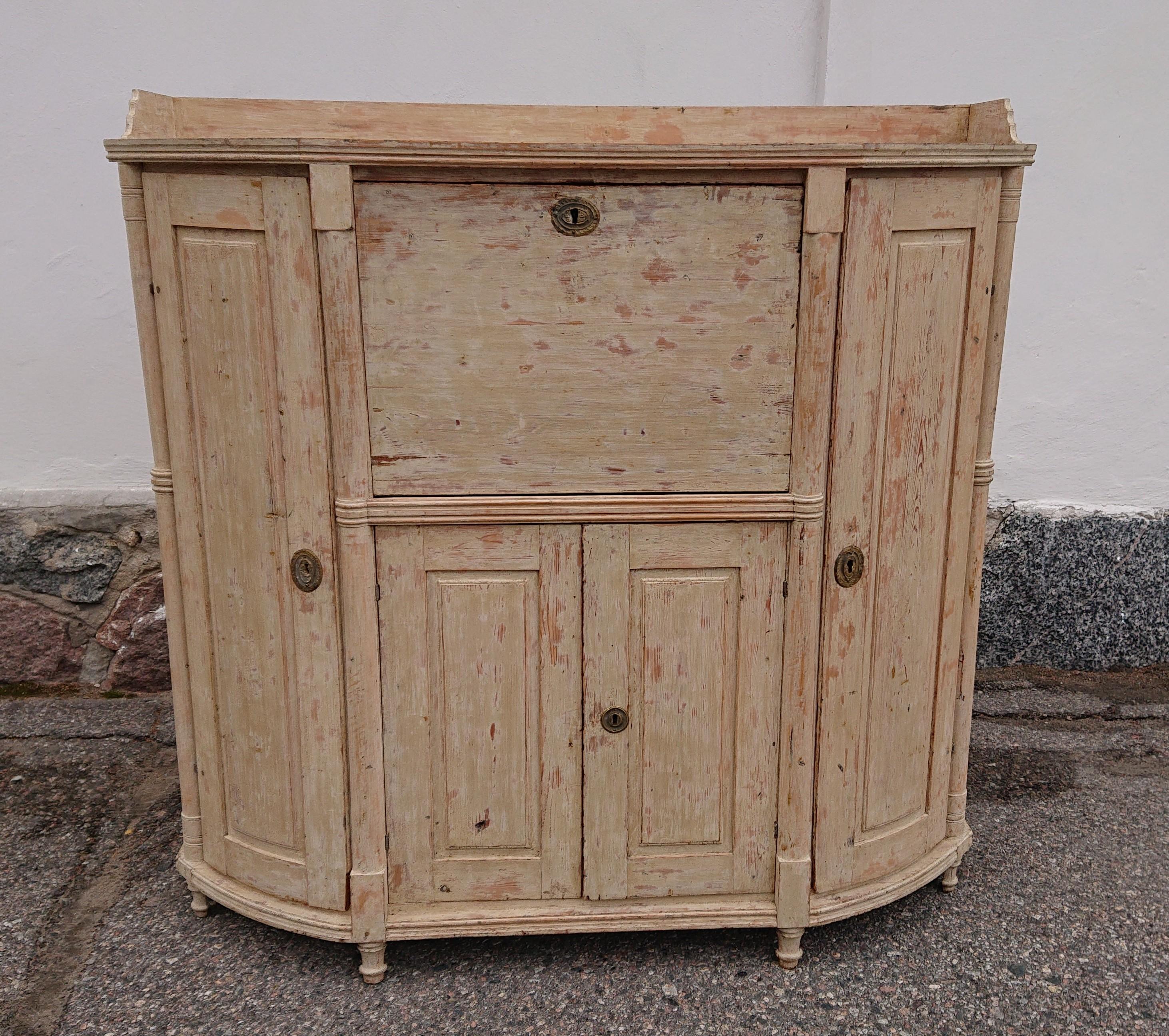 Hand-Crafted 19th Century Swedish Late Gustavian Fall Front Desk with originalpaint For Sale