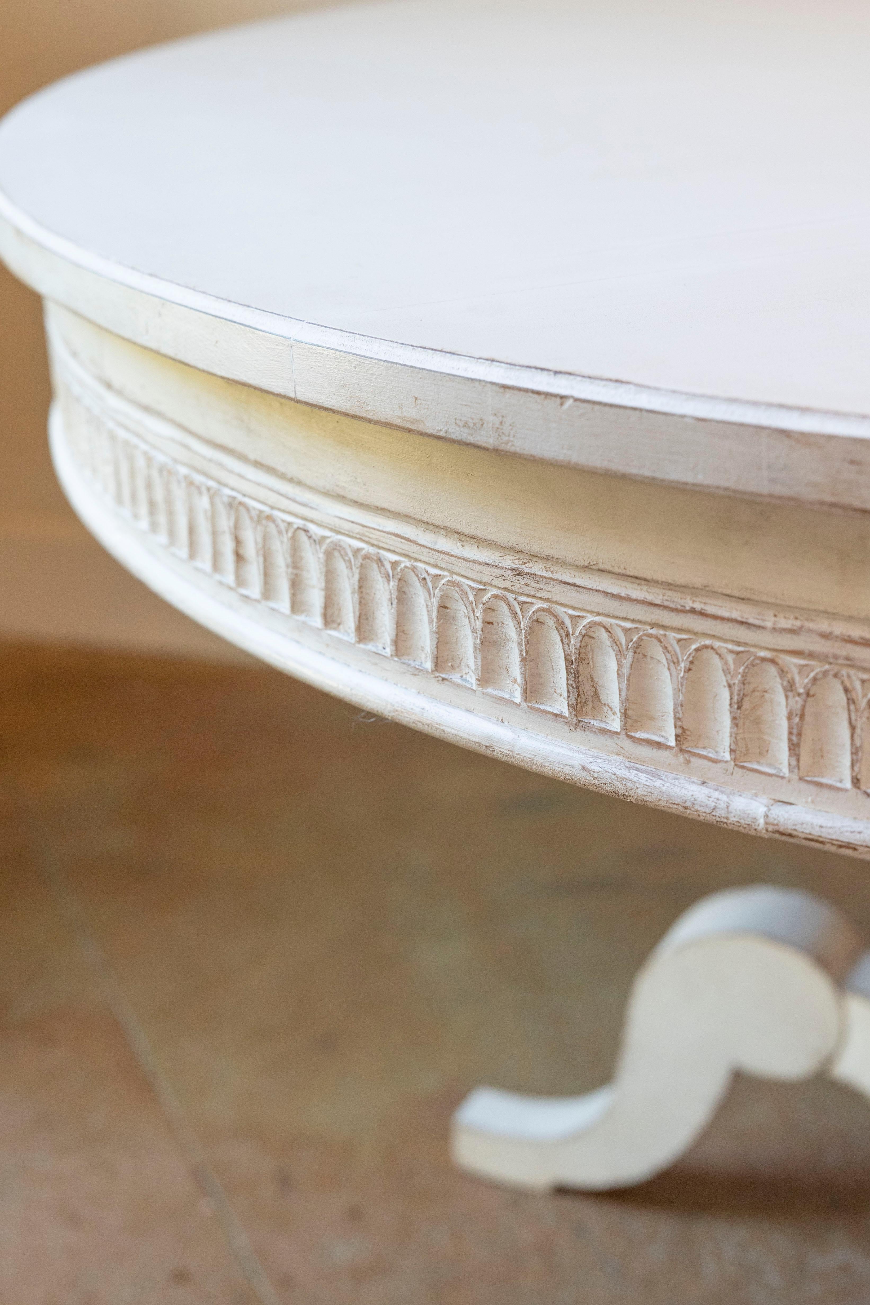 19th Century Swedish Light Gray Painted Round Top Pedestal Table on Carved Base 2