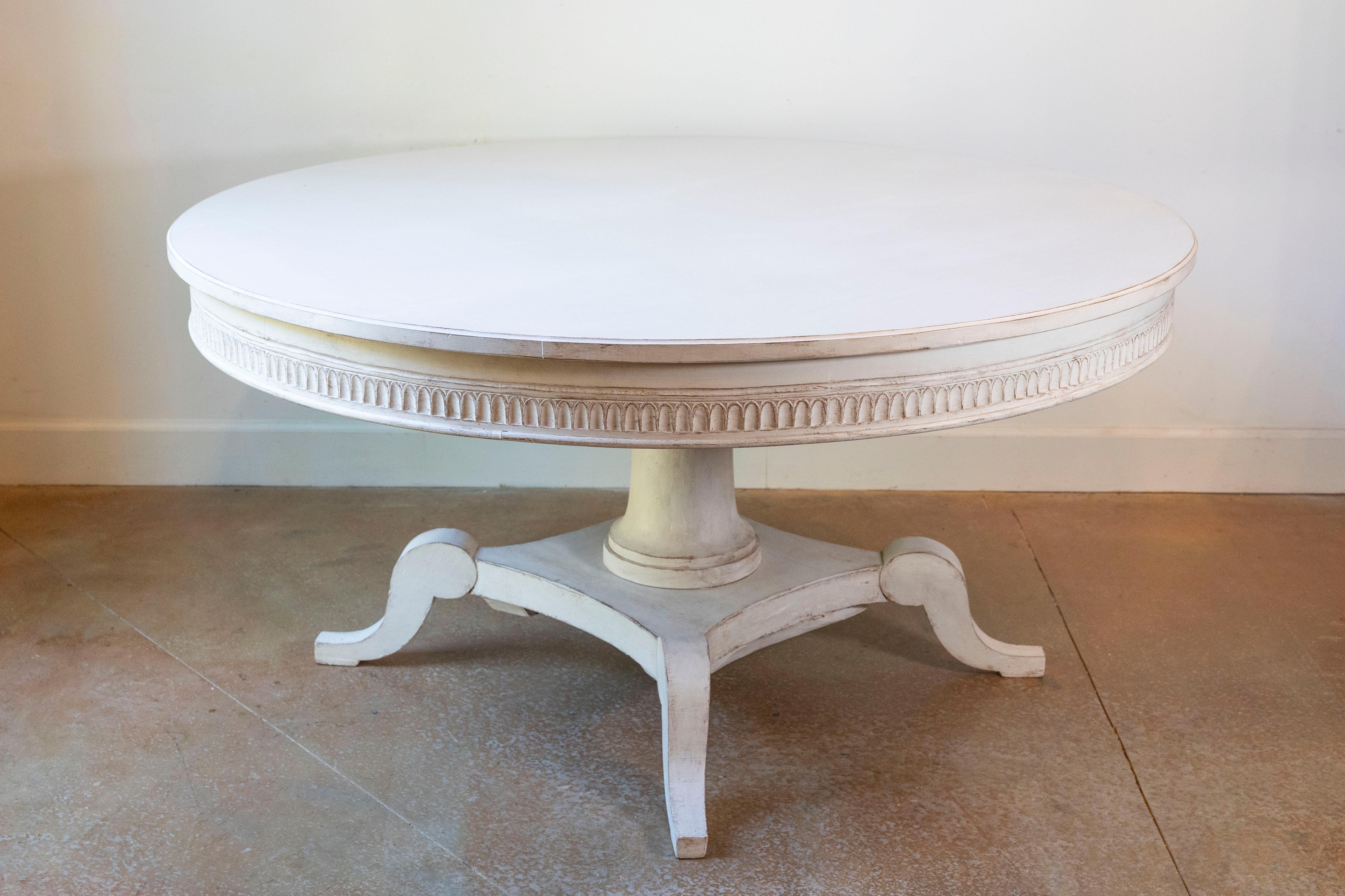 19th Century Swedish Light Gray Painted Round Top Pedestal Table on Carved Base 4
