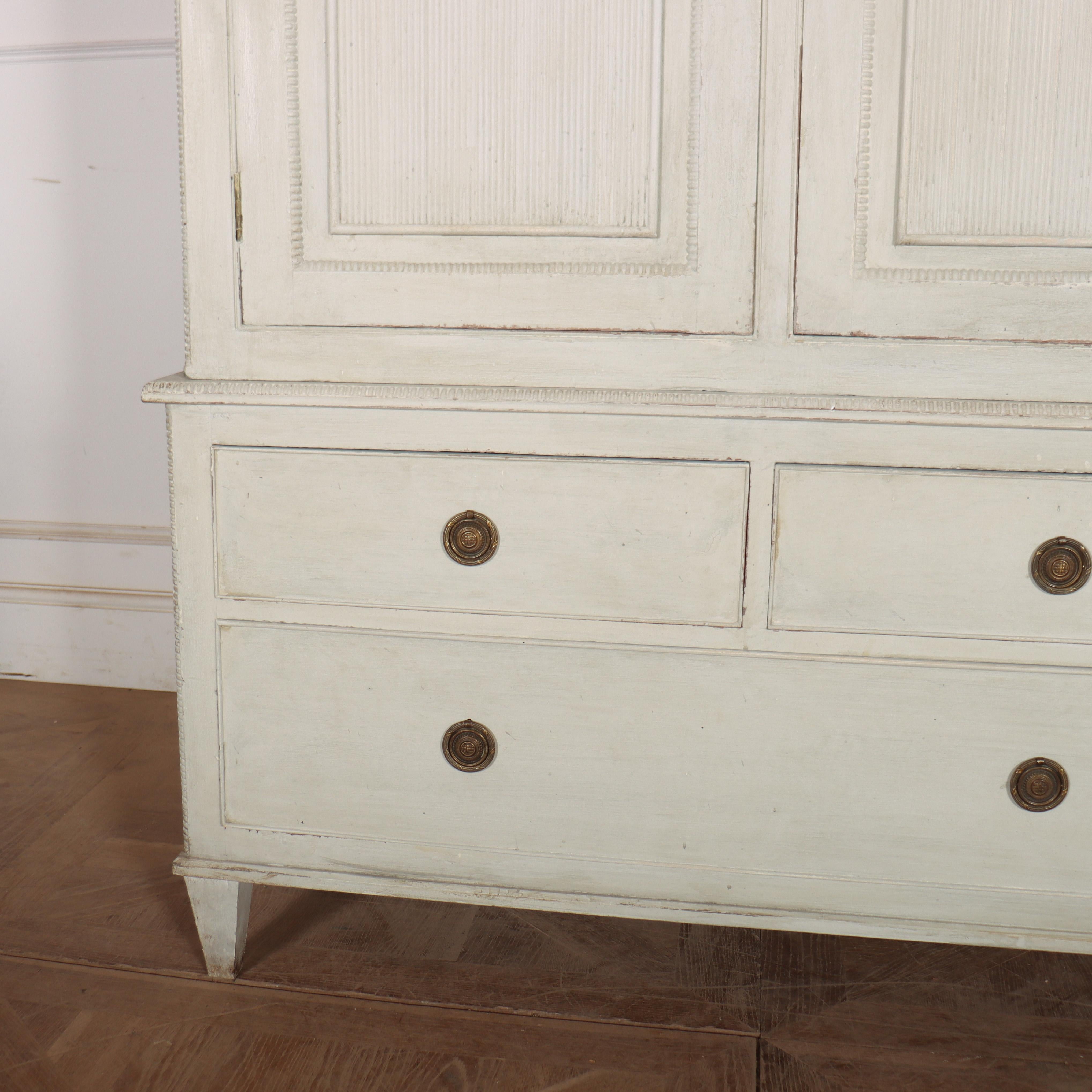 Schwedischer Wäscheschrank aus dem 19. (19. Jahrhundert) im Angebot