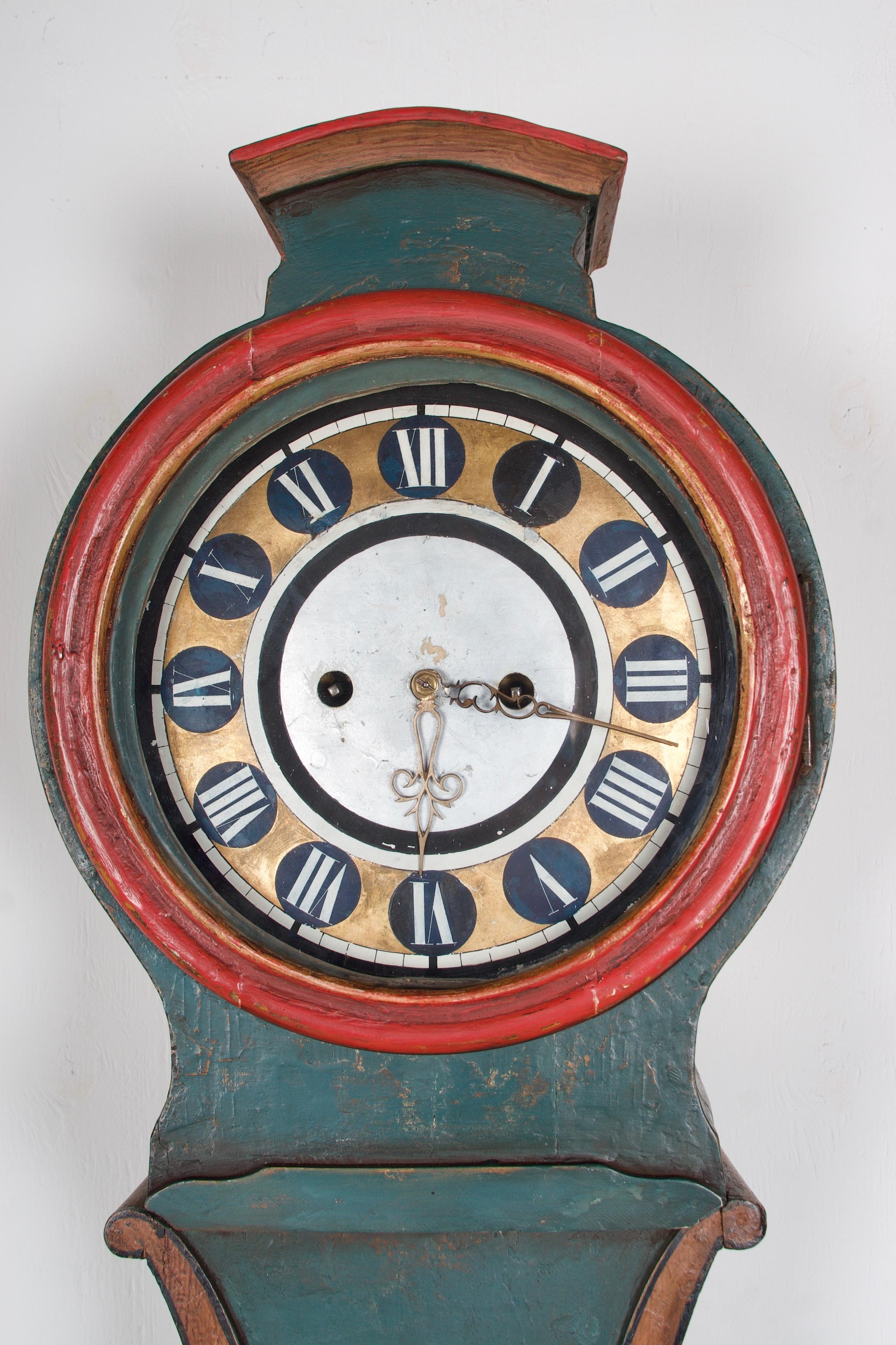 Horloge de parquet suédoise du 19ème siècle, peinte Bon état - En vente à San Francisco, CA
