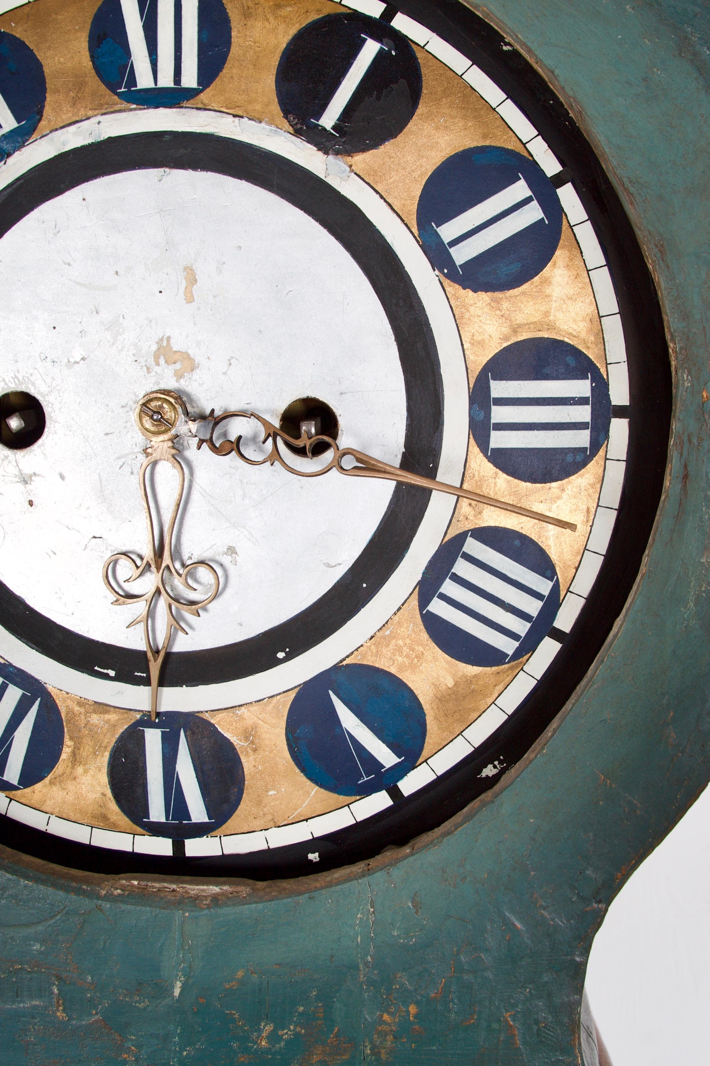 Bois Horloge de parquet suédoise du 19ème siècle, peinte en vente