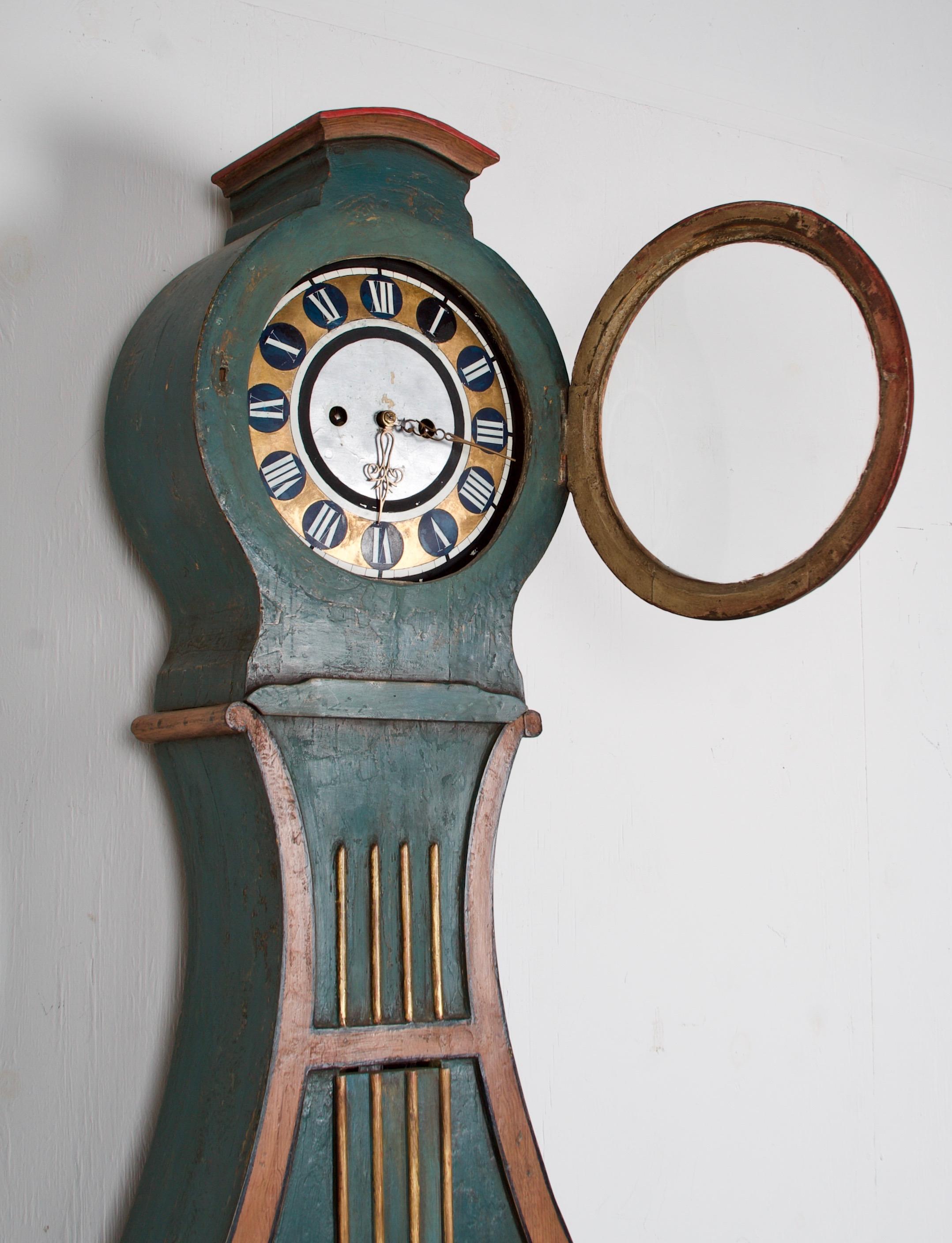 Horloge de parquet suédoise du 19ème siècle, peinte en vente 1