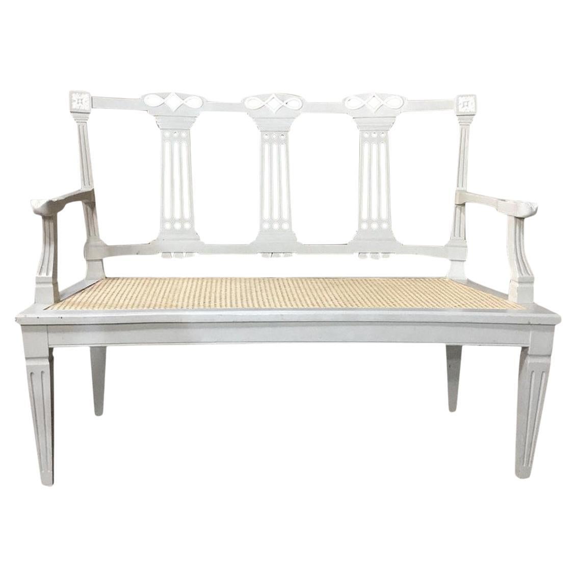 Schwedisches Louis-XVI-Sofa mit Bemaltem und Schilfrohr, 19. Jahrhundert im Angebot