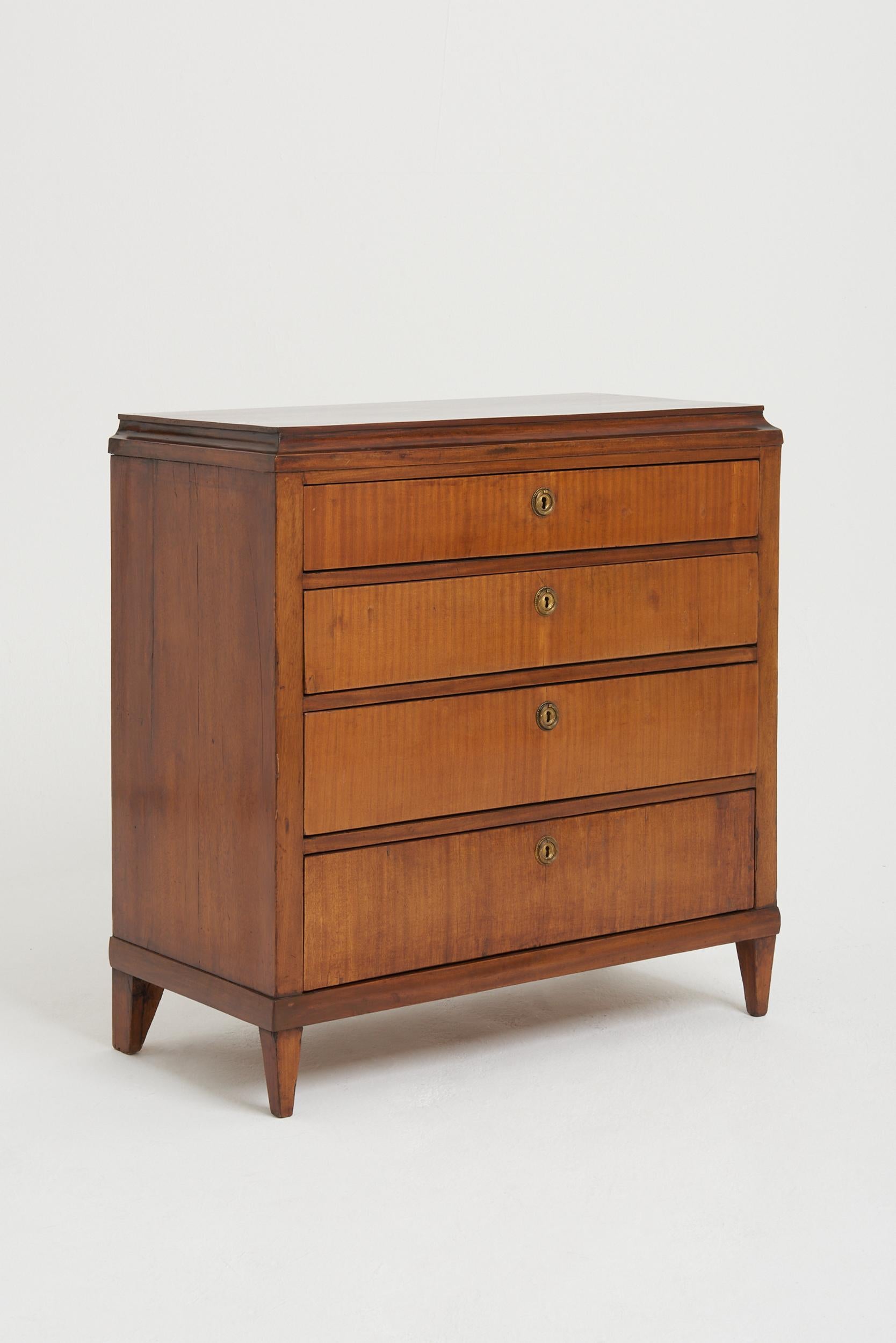 A mahogany chest of drawers, with brass mounts.
Sweden, Circa 1880.