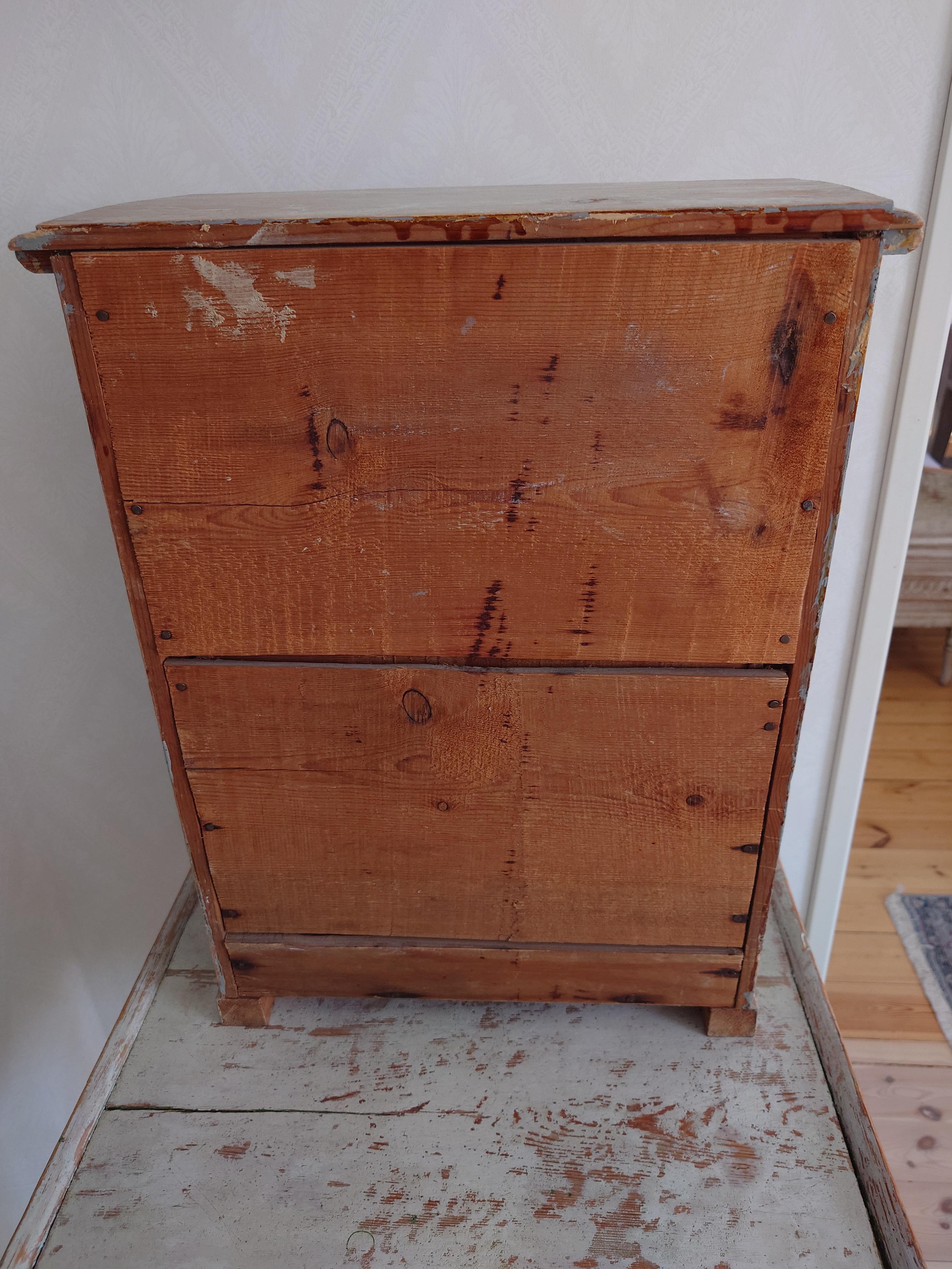 19th Century Swedish Miniature  Chest of Drawers with original paint Country  For Sale 9