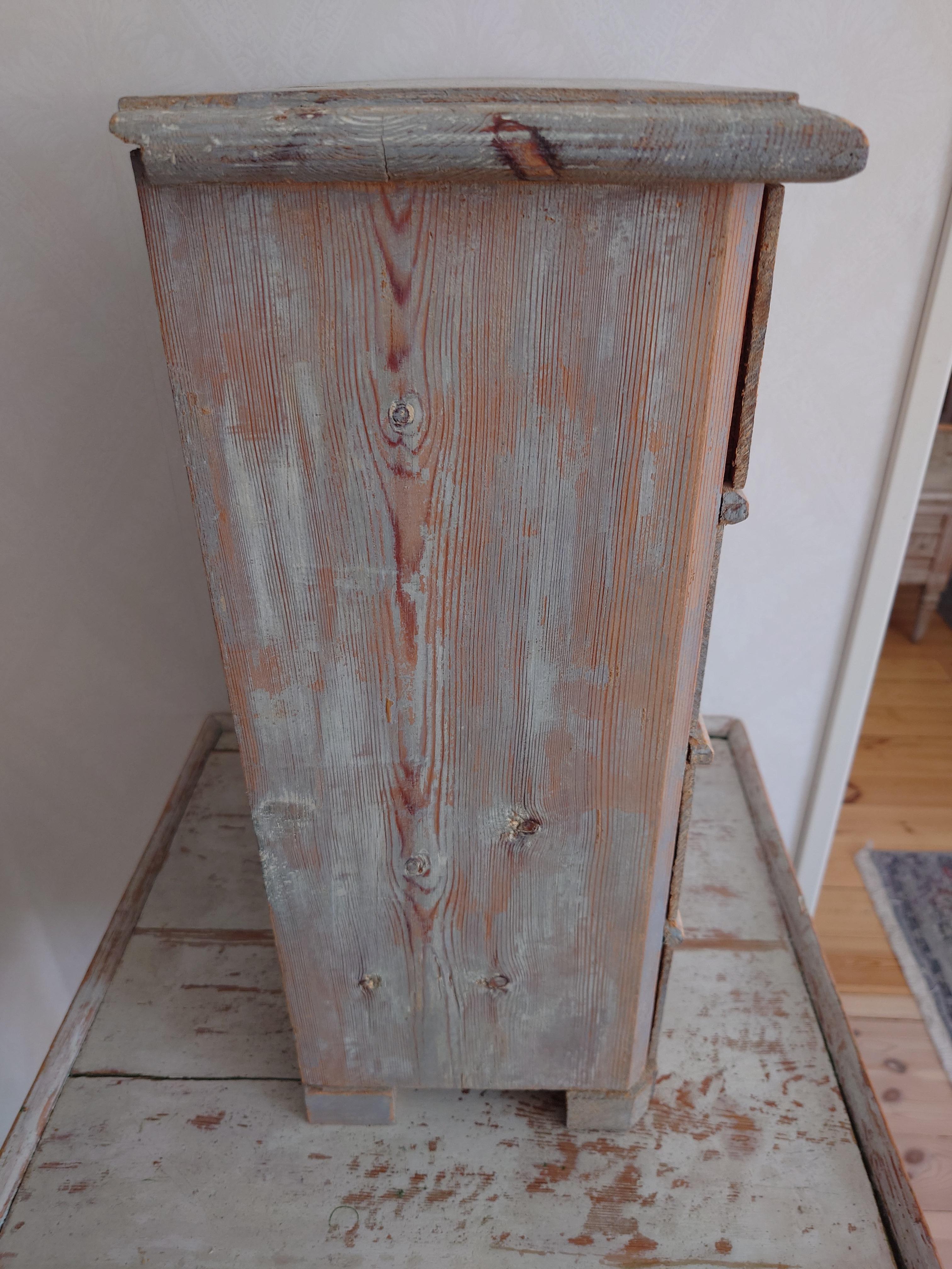 19th Century Swedish Miniature  Chest of Drawers with original paint Country  For Sale 10